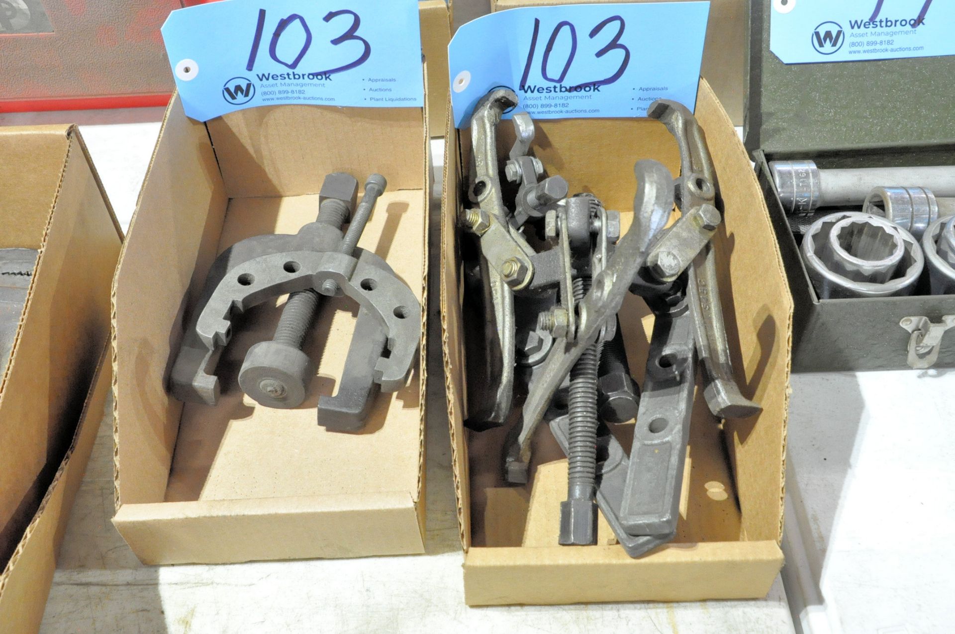 Lot-Gear Pullers in (2) Boxes