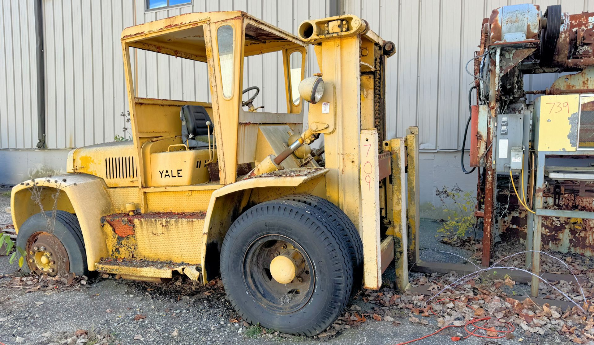 Yale LP Gas Fork Lift Truck, 7' 6" Forks, (Rebuilt Engine), (Cracked Bell Housing)