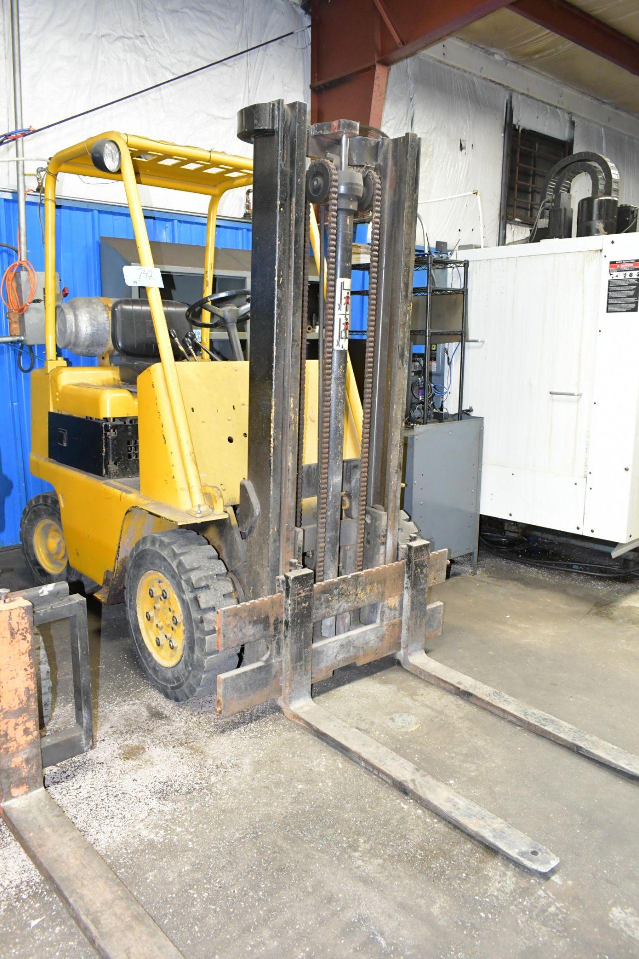 Caterpillar Model V40B, 4,000-Lbs. x 156" Lift Capacity LP Gas Fork Lift Truck - Image 2 of 5