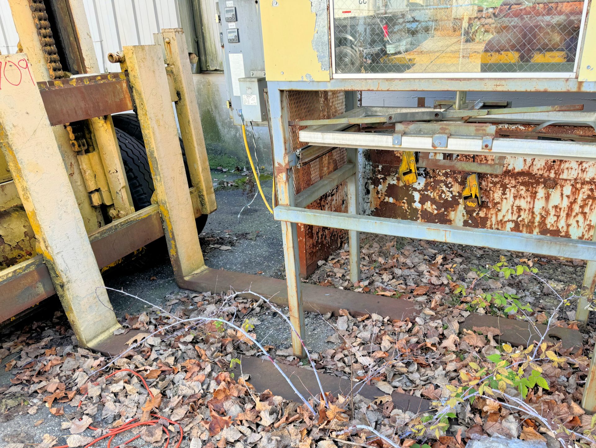 Yale LP Gas Fork Lift Truck, 7' 6" Forks, (Rebuilt Engine), (Cracked Bell Housing) - Image 4 of 5