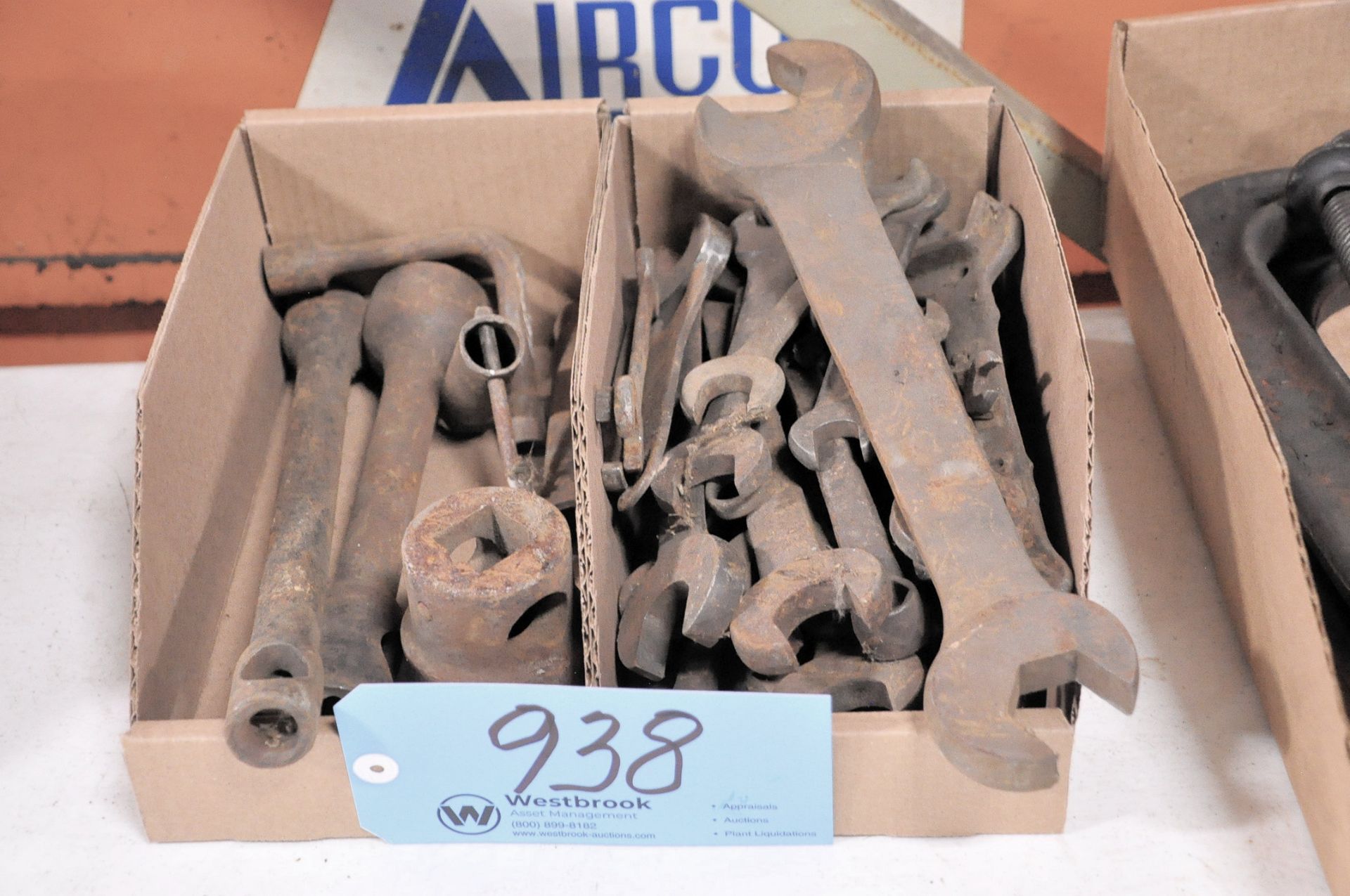 Lot-Wrenches and Socket Extensions in (2) Boxes