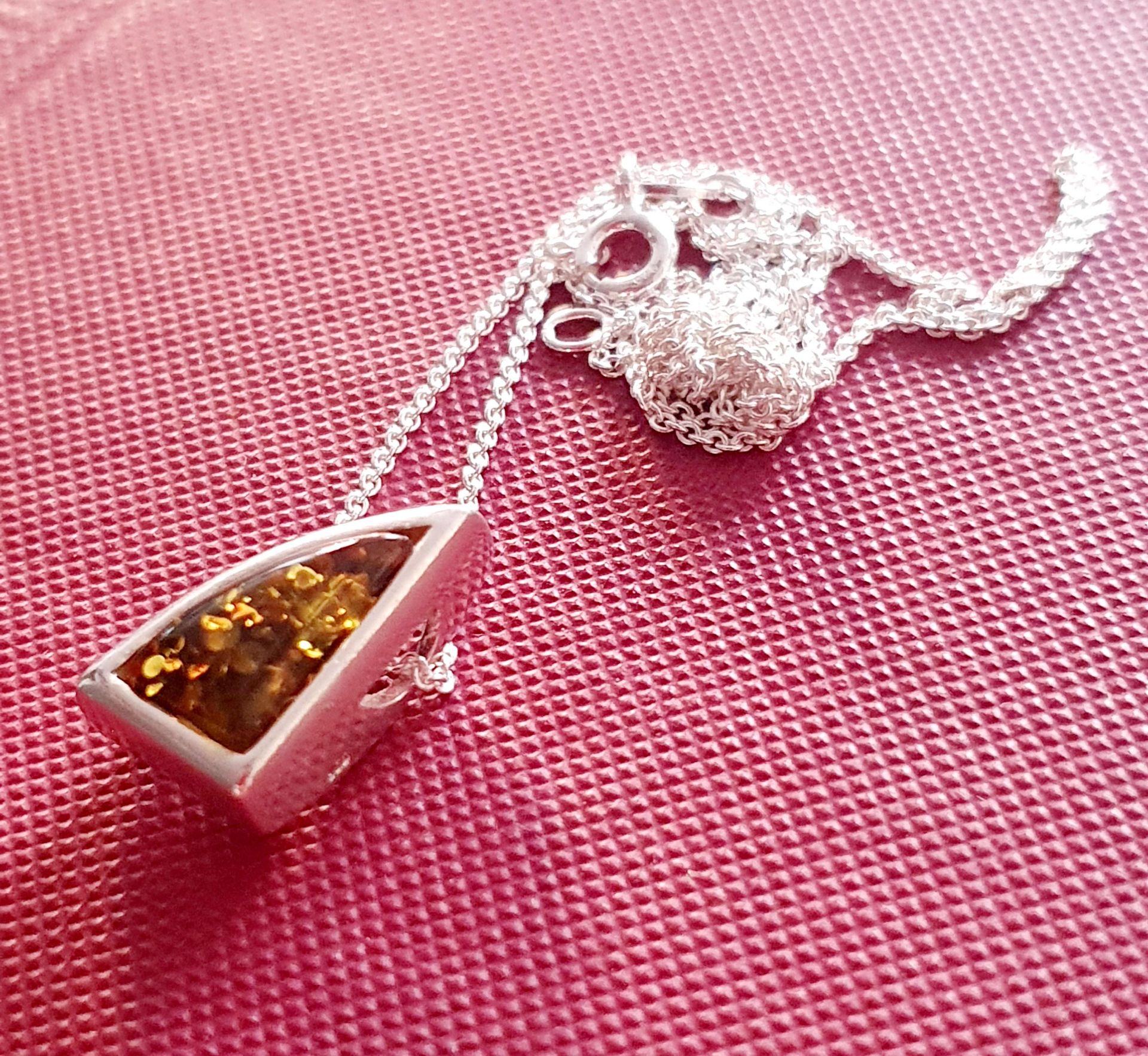 beautiful amber stone 925 pendant on chain