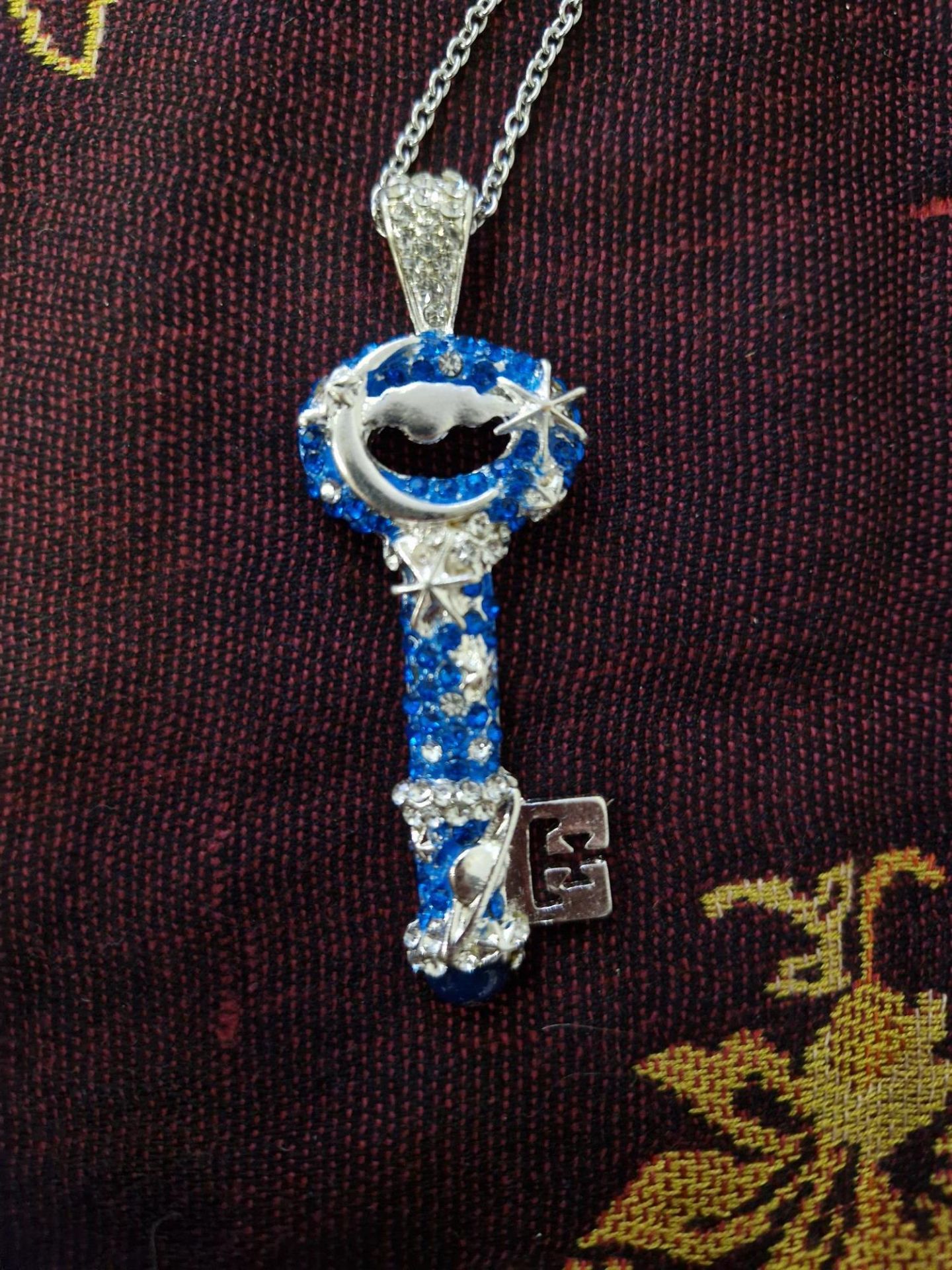 Lovely womens Key Necklace - Image 2 of 2