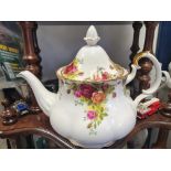 Large royal Albert Country rose Tea pot