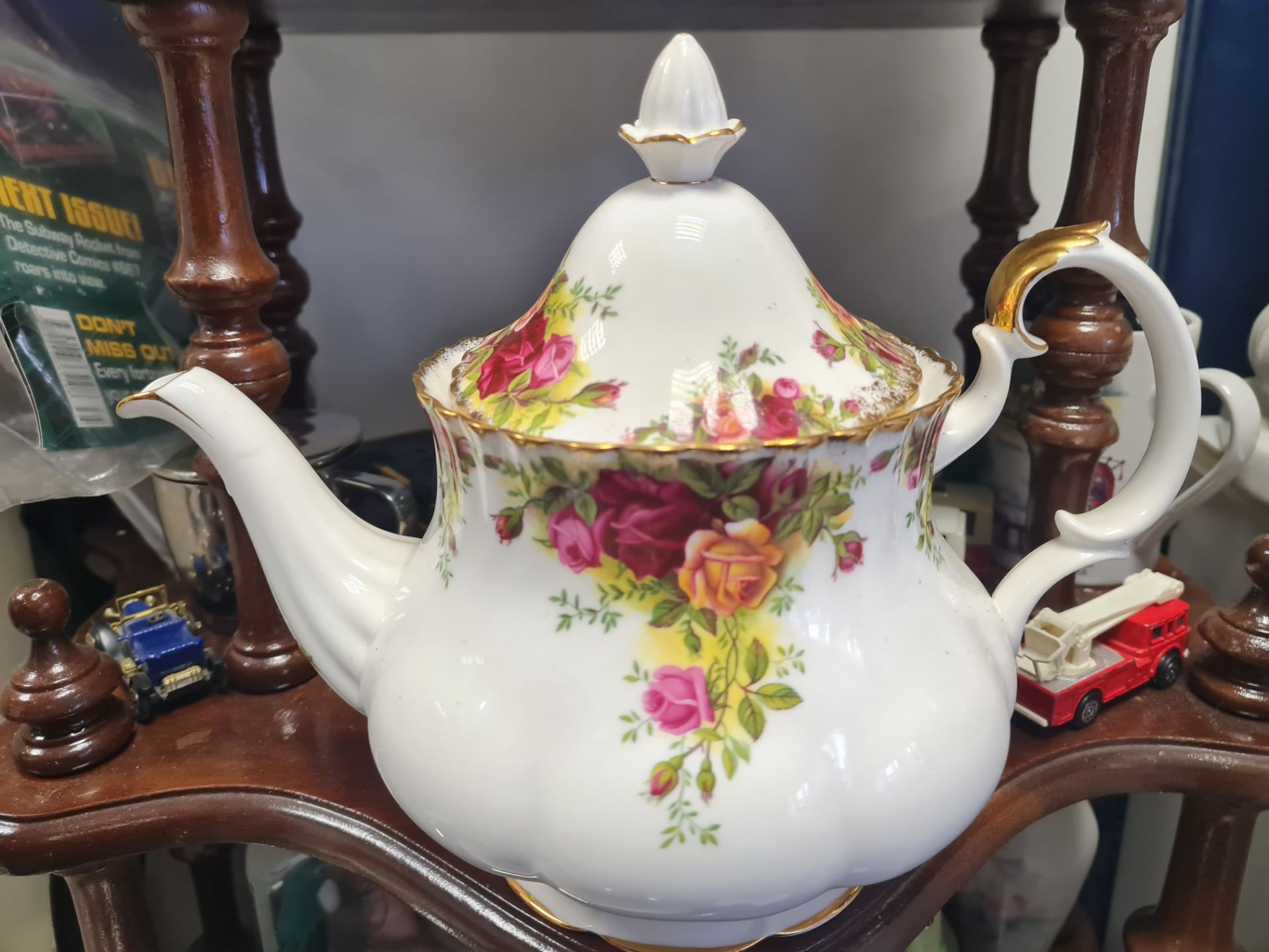 Large royal Albert Country rose Tea pot