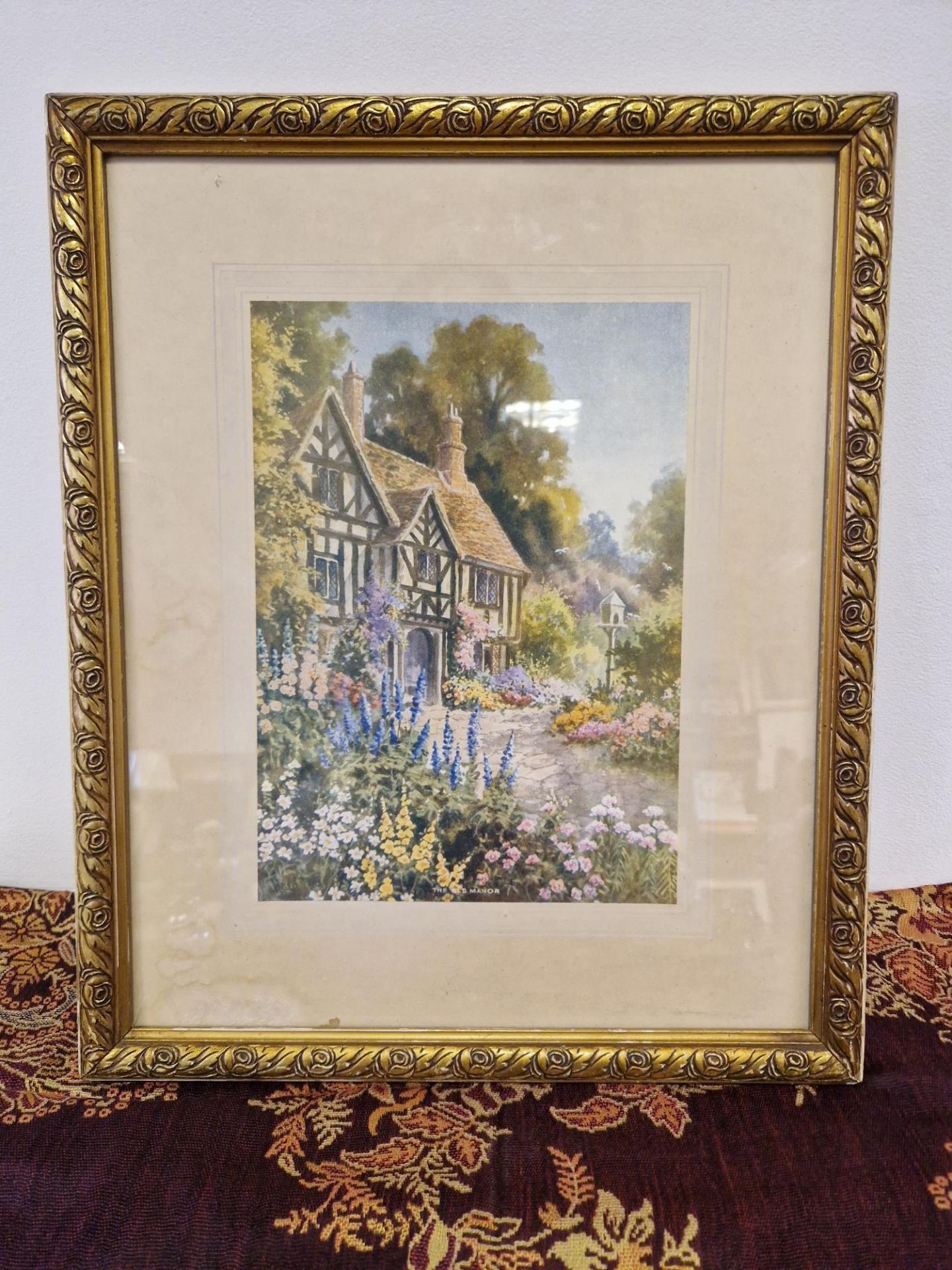 Beautiful framed cottage picture