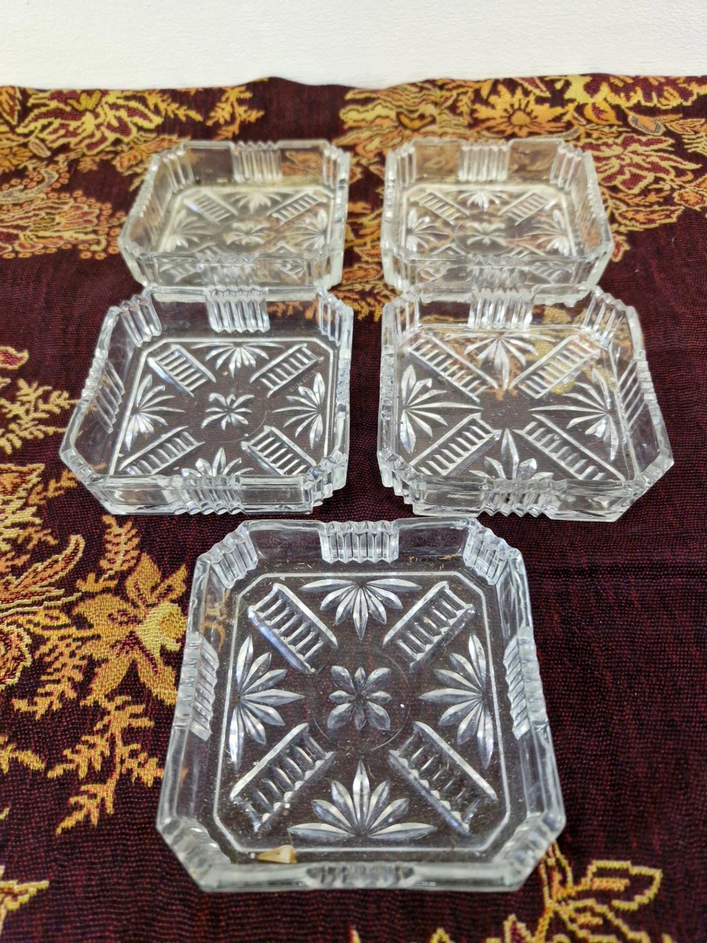 4 glass dishes