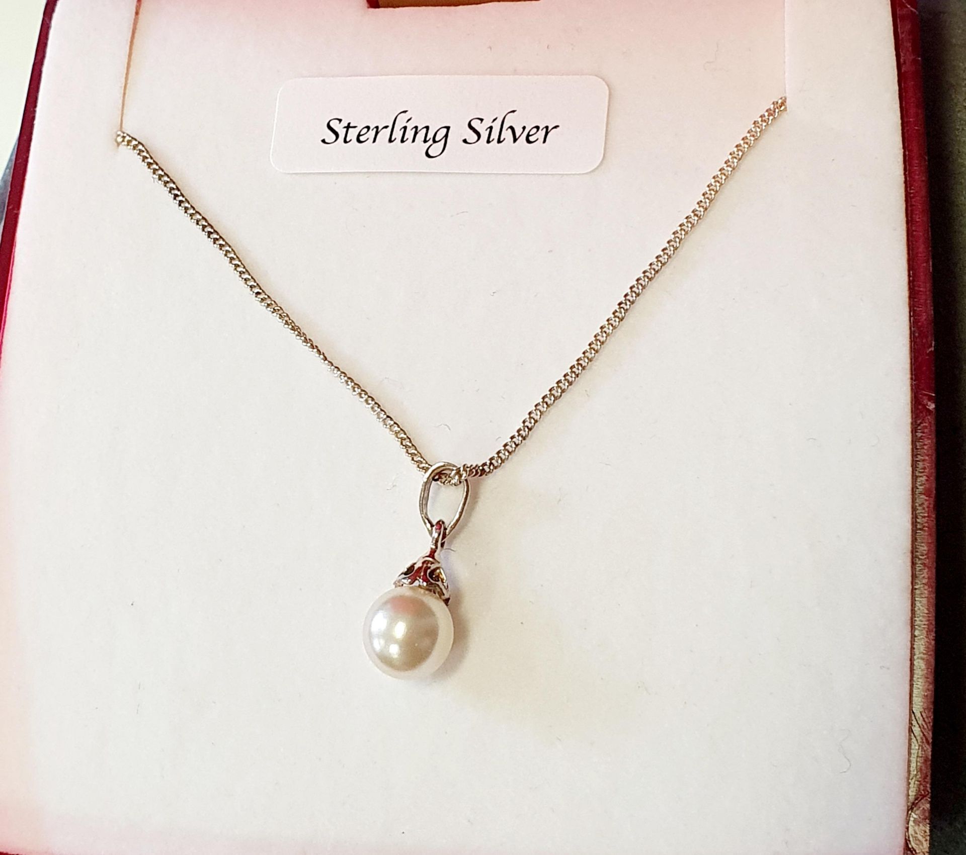 beautiful sterling silver chain & Pendant