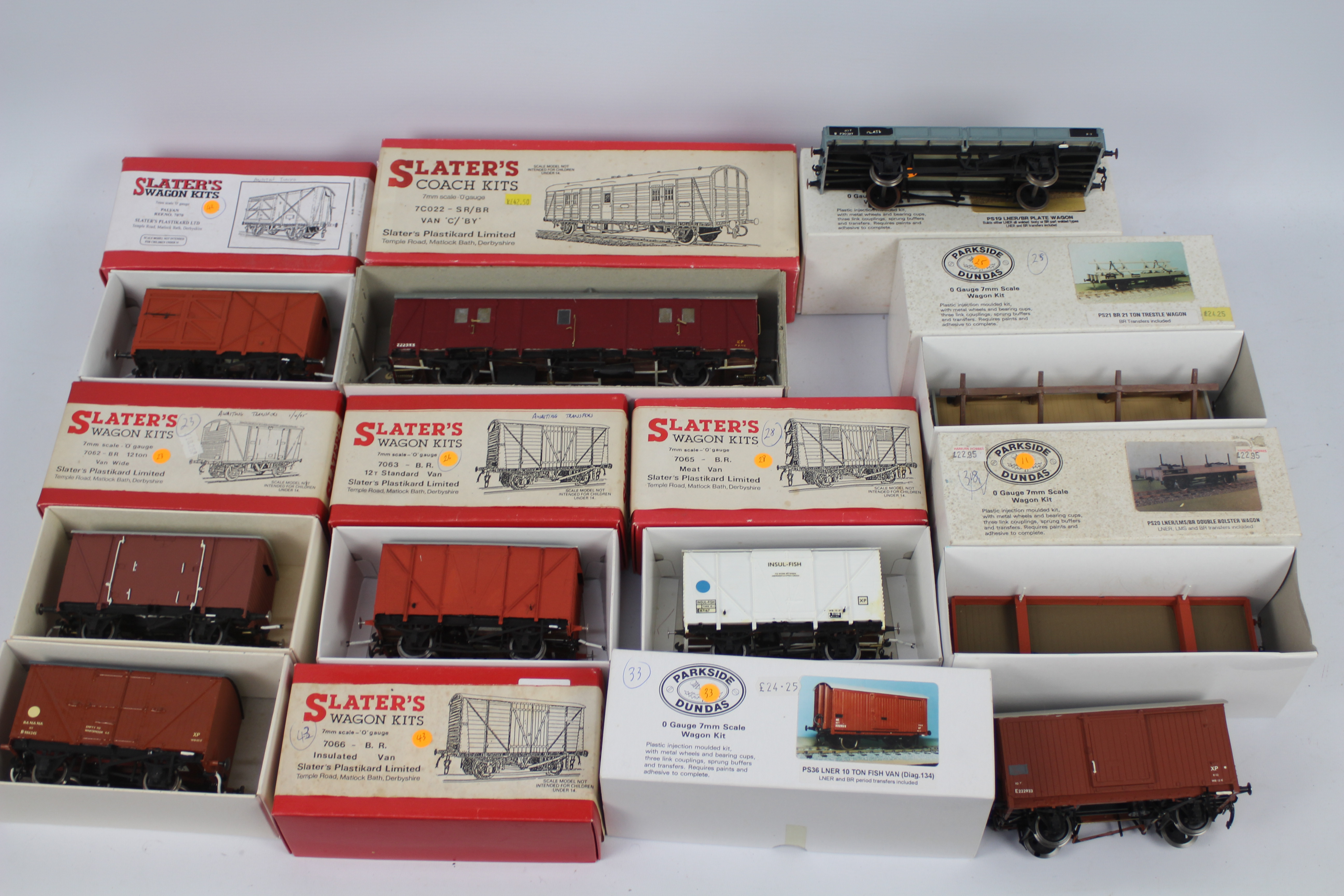 Slater's - Parkside Dundas - 11 x boxed pre built O gauge model kit wagons including BR Meat Van #