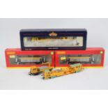 Hornby - Bachmann - 3 x boxed OO gauge models and 2 x unboxed including two Seacow hopper wagons #