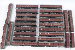 Lima - A collection of 25 x unboxed OO gauge coaches in BR maroon livery.