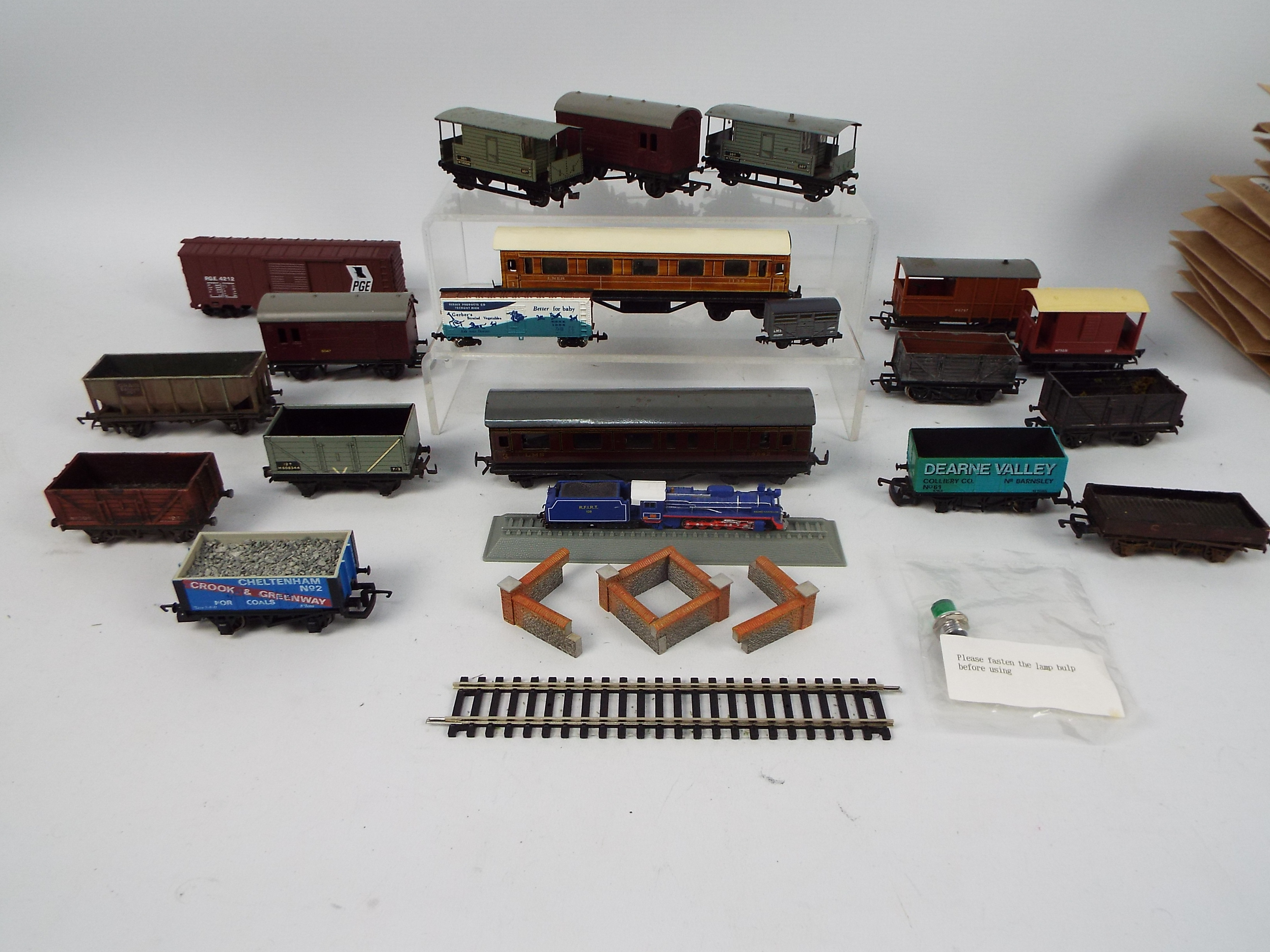 Hornby, Bachmann, Del Prado, Peco, Tri-ang, Trix, Other - 23 x OO gauge, N gauge, - Image 2 of 3