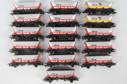 Hornby - A collection of 16 x unboxed OO gauge HAA Hopper wagons # L5260.