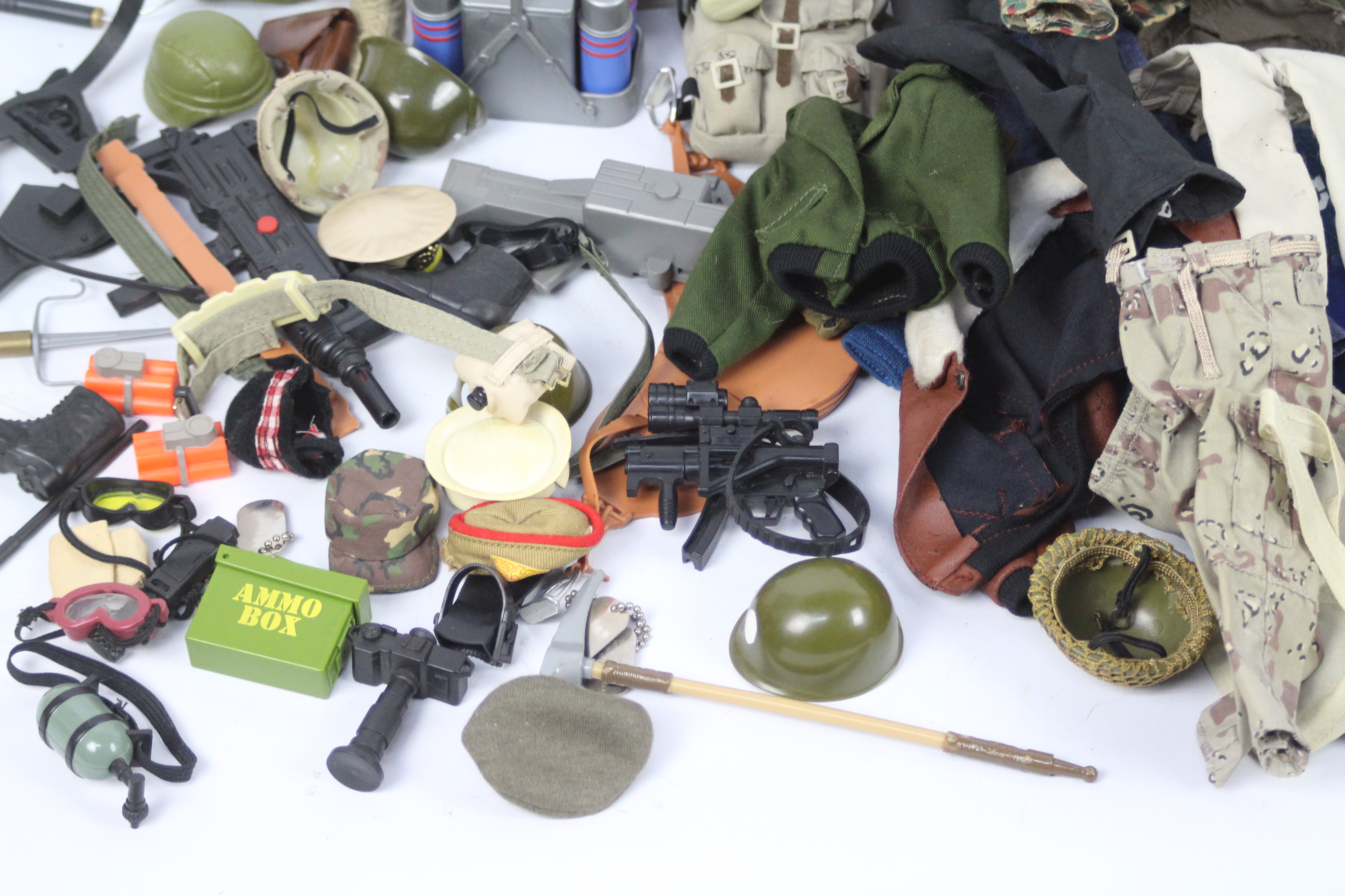 Hasbro - GI Joe - Others - Two unboxed modern Action Man and GI Joe figures with a large quantity - Image 4 of 6
