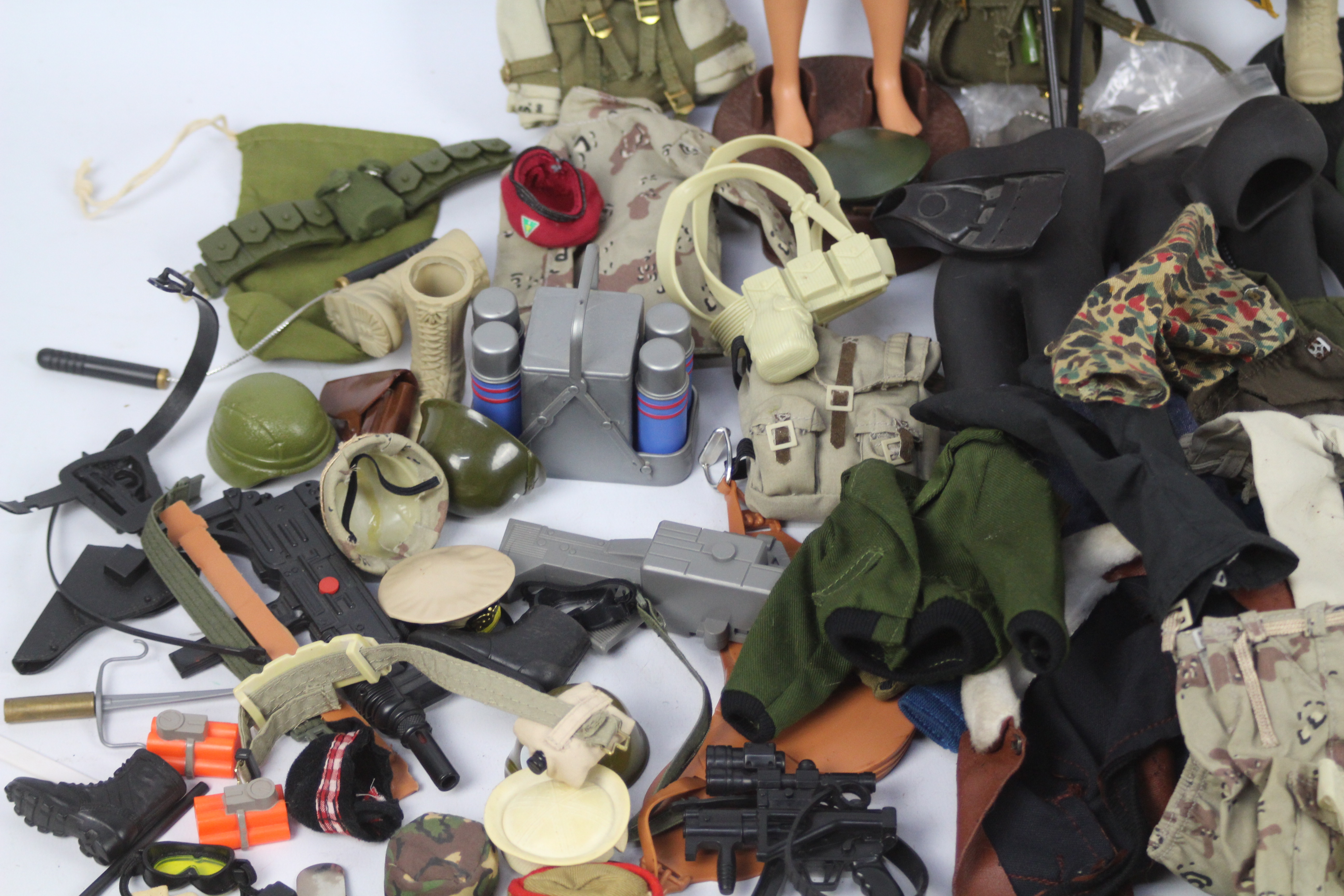 Hasbro - GI Joe - Others - Two unboxed modern Action Man and GI Joe figures with a large quantity - Image 3 of 6