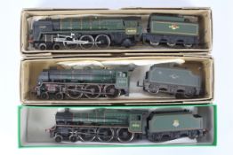 Hornby, Mainline - Three unboxed OO gauge steam locomotives and tenders in BR green liveries.