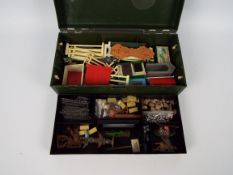 Britains - Herald - GI Joe - A plastic GI Joe Footlocker / Kit locker containing internal plastic