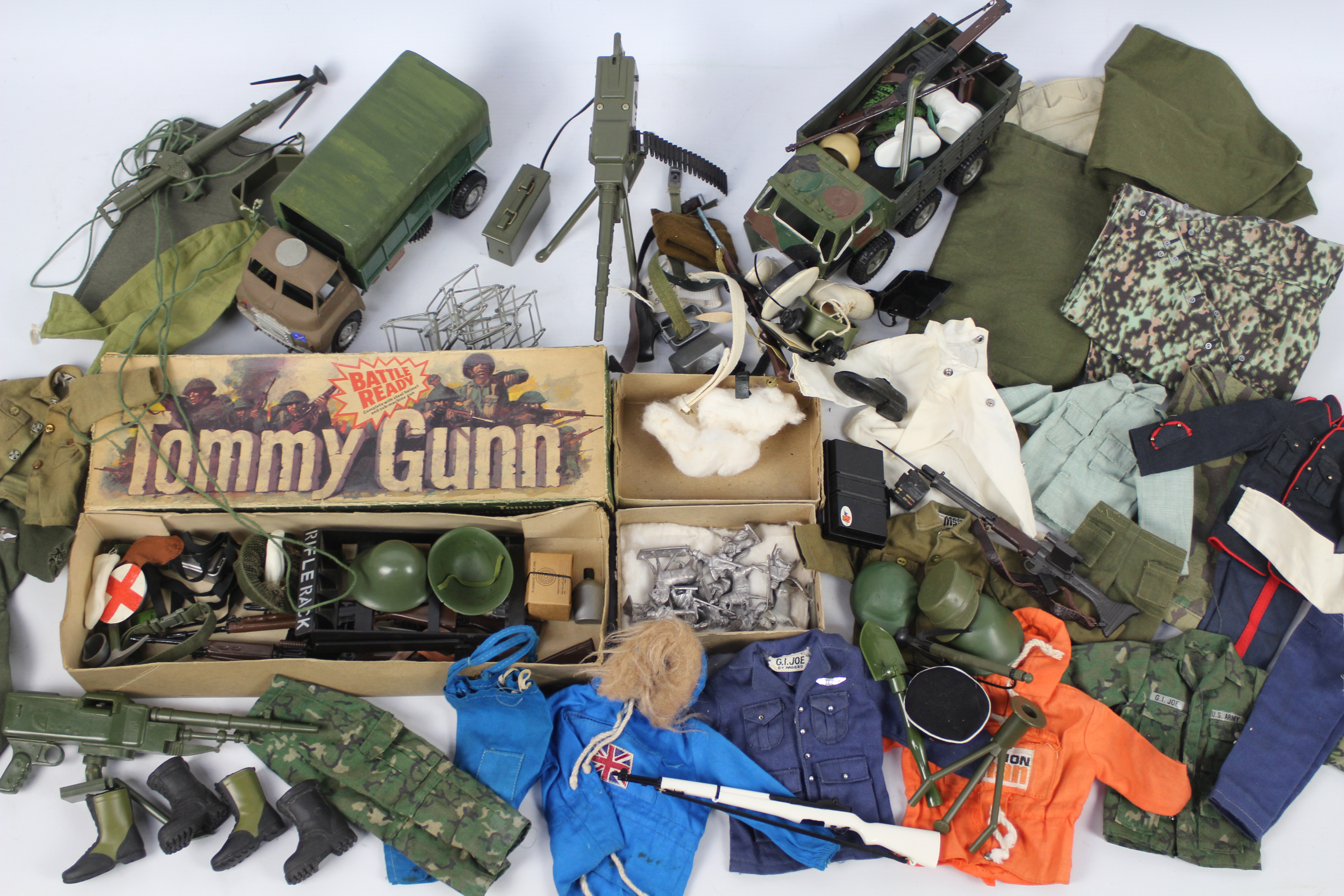 Palitoy - Hasbro - Action Man - GI Joe -Tommy Gunn - Others - A loose collection of Action Man,
