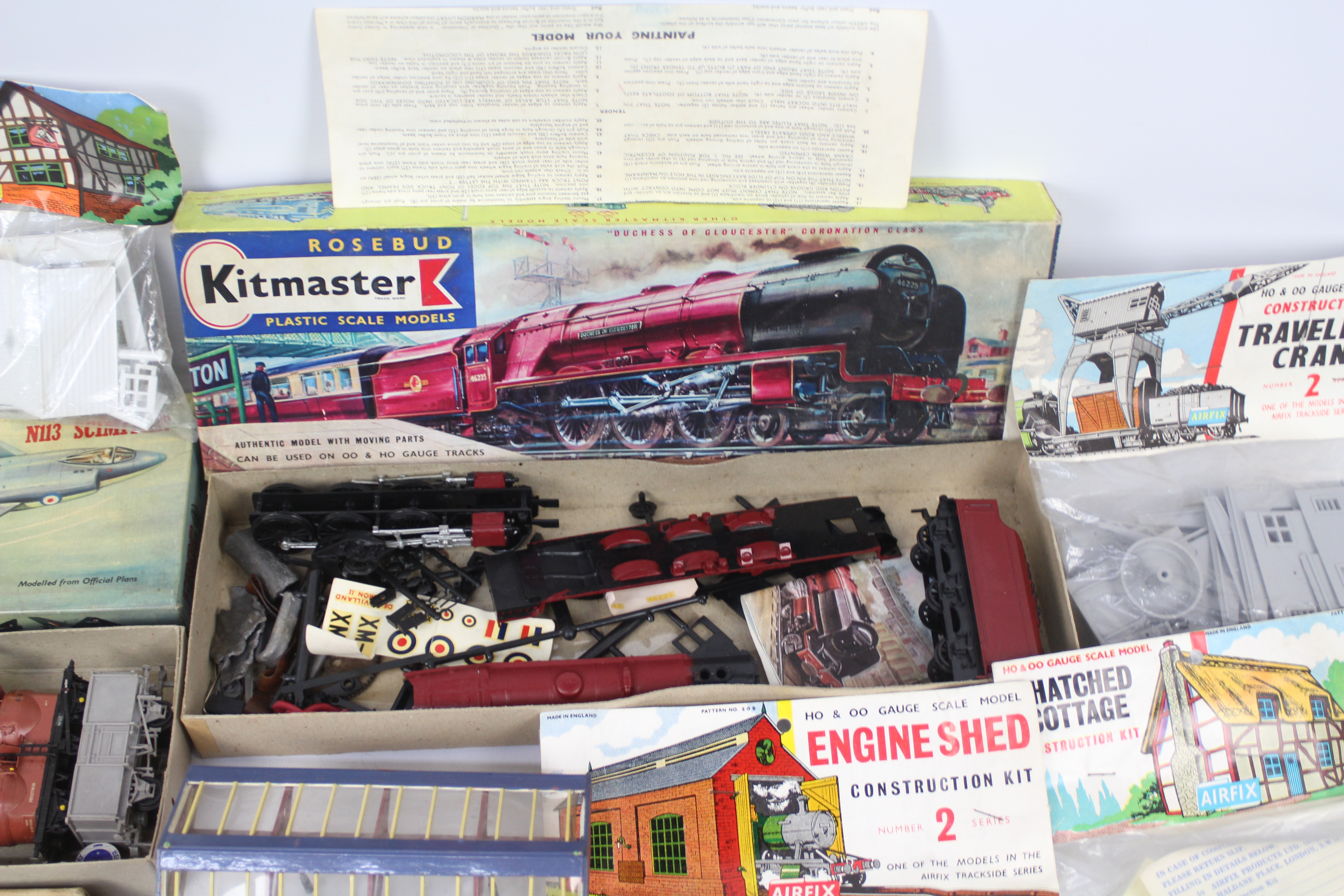 Airfix - A collection of railway associated model kits including 6 x unopened building kits, - Image 4 of 6