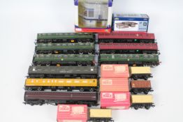 Hornby - Bachmann - Scenecraft - A collection of OO gauge items including a Class 110 4 car DMU set