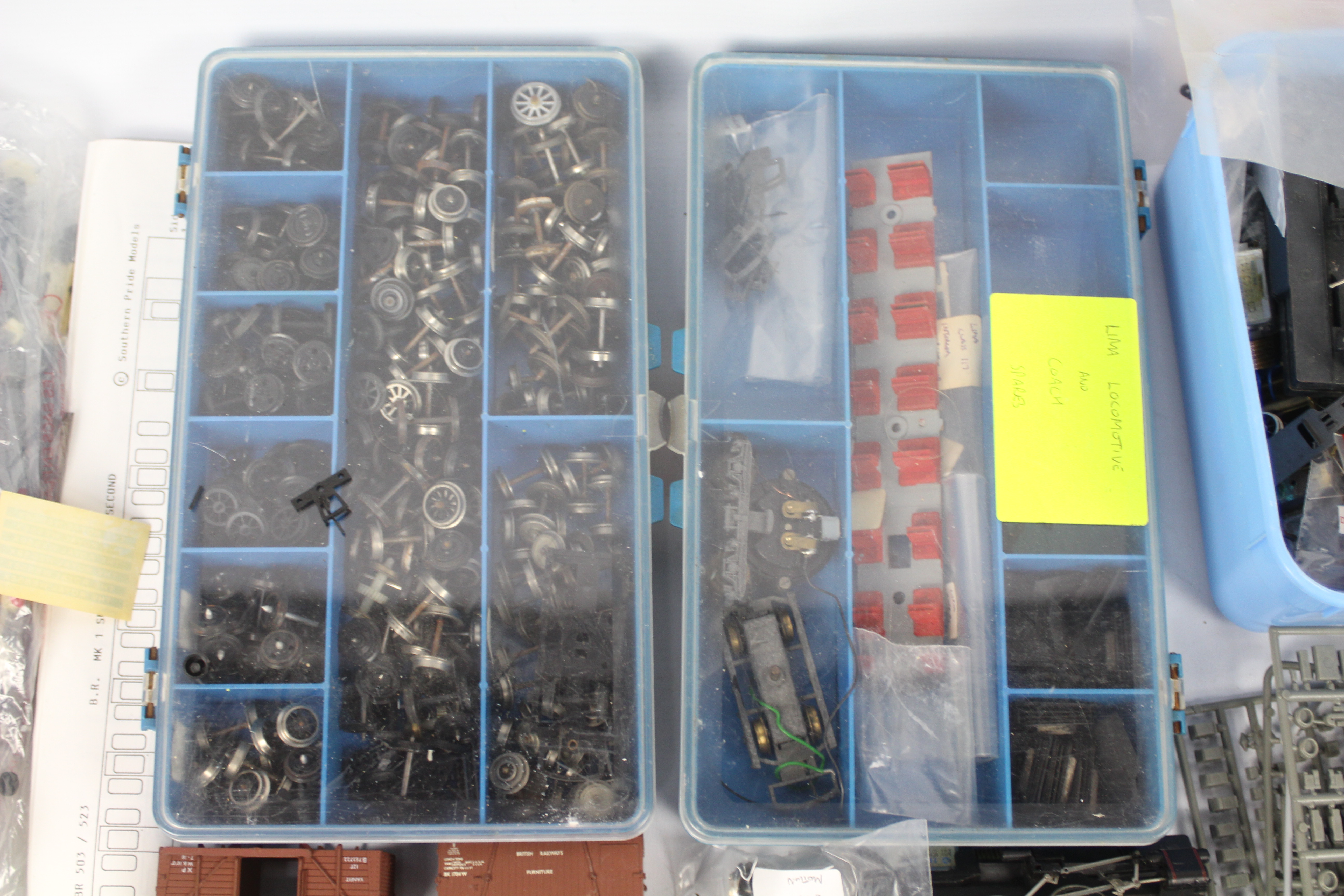 Airfix - Hornby - Bachmann - A large quantity of OO gauge loco and rolling stock used spare parts - Image 3 of 5