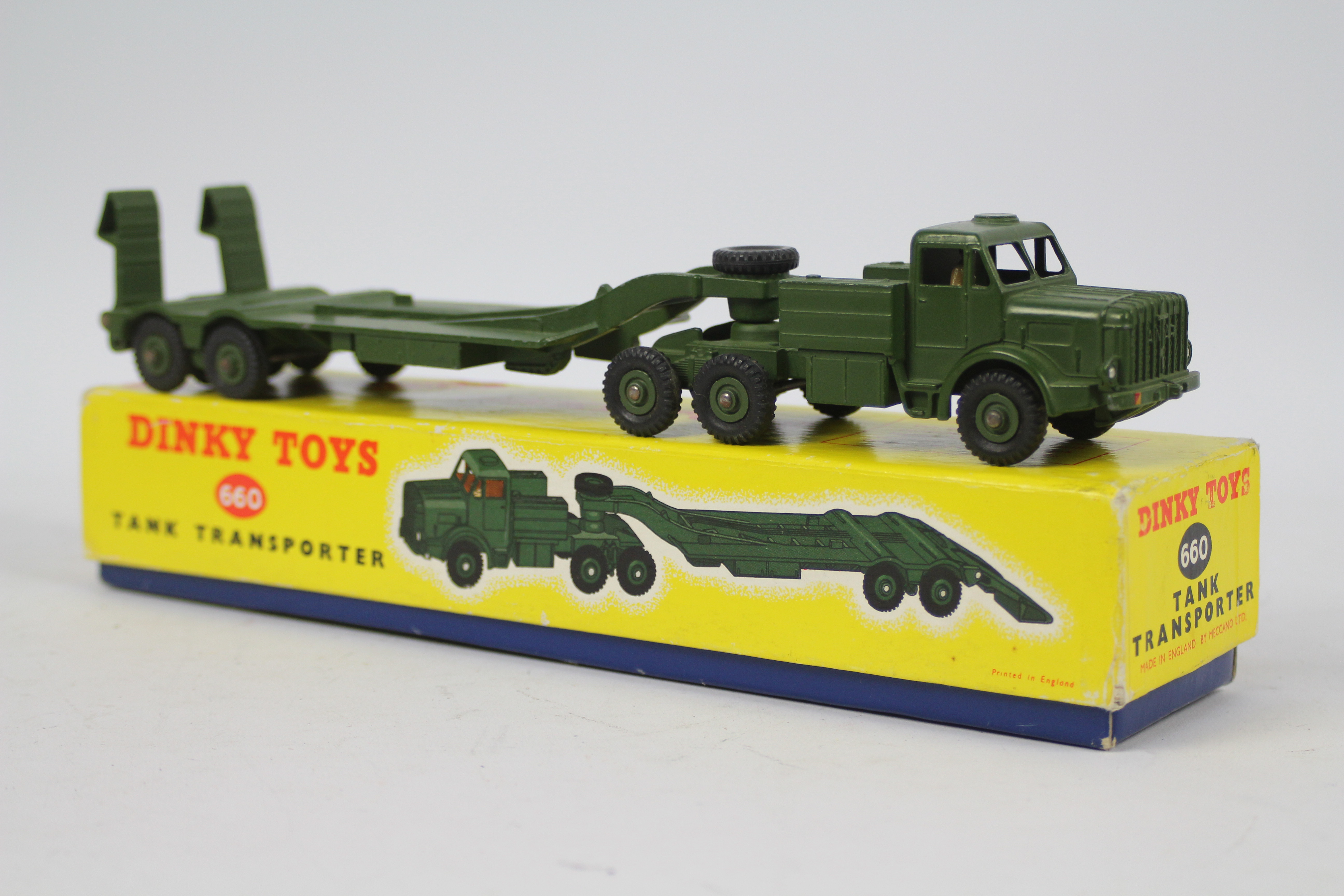 Dinky - Military - A boxed Dinky Military Thornycroft Mighty Antar Tank Transporter # 660. - Image 2 of 4