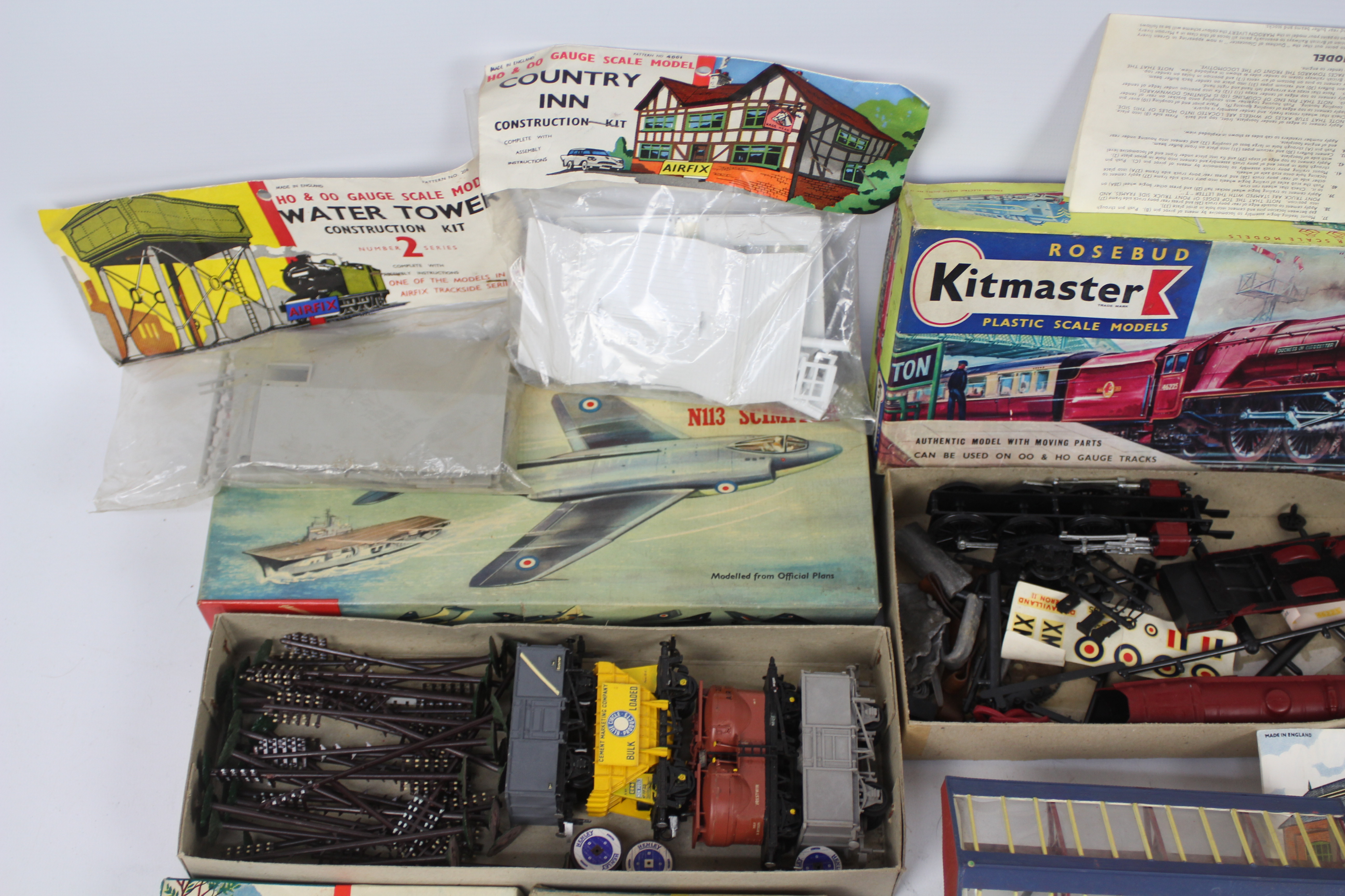 Airfix - A collection of railway associated model kits including 6 x unopened building kits, - Image 3 of 6