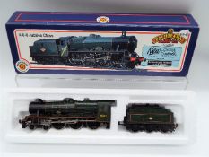 Bachmann - an OO gauge model 4-6-0 Jubilee class locomotive and tender 'Cyclops' running no 45692,