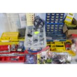 Riko - Eckon - Wrenn - Lima - Hornby - A large quantity of railway modeling items and equipment