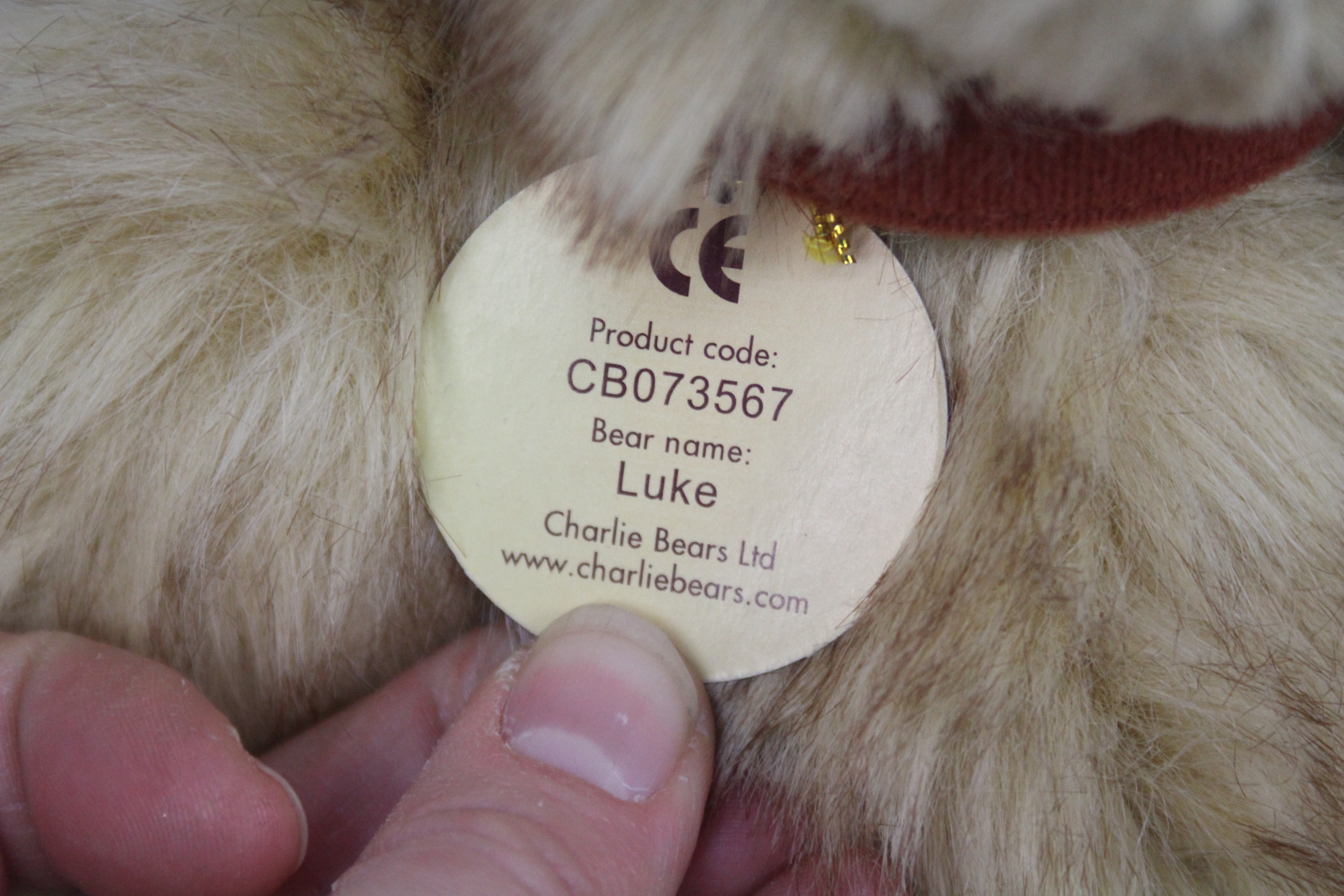 Charlie Bear - A 'Luke' Charlie Bear #CB073567 with tag attached at neck and brown/red soft collar - Image 4 of 6