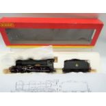 Hornby - an OO gauge model 4-6-0 class B17/4 locomotive and tender 'Arsenal' running no 61648,