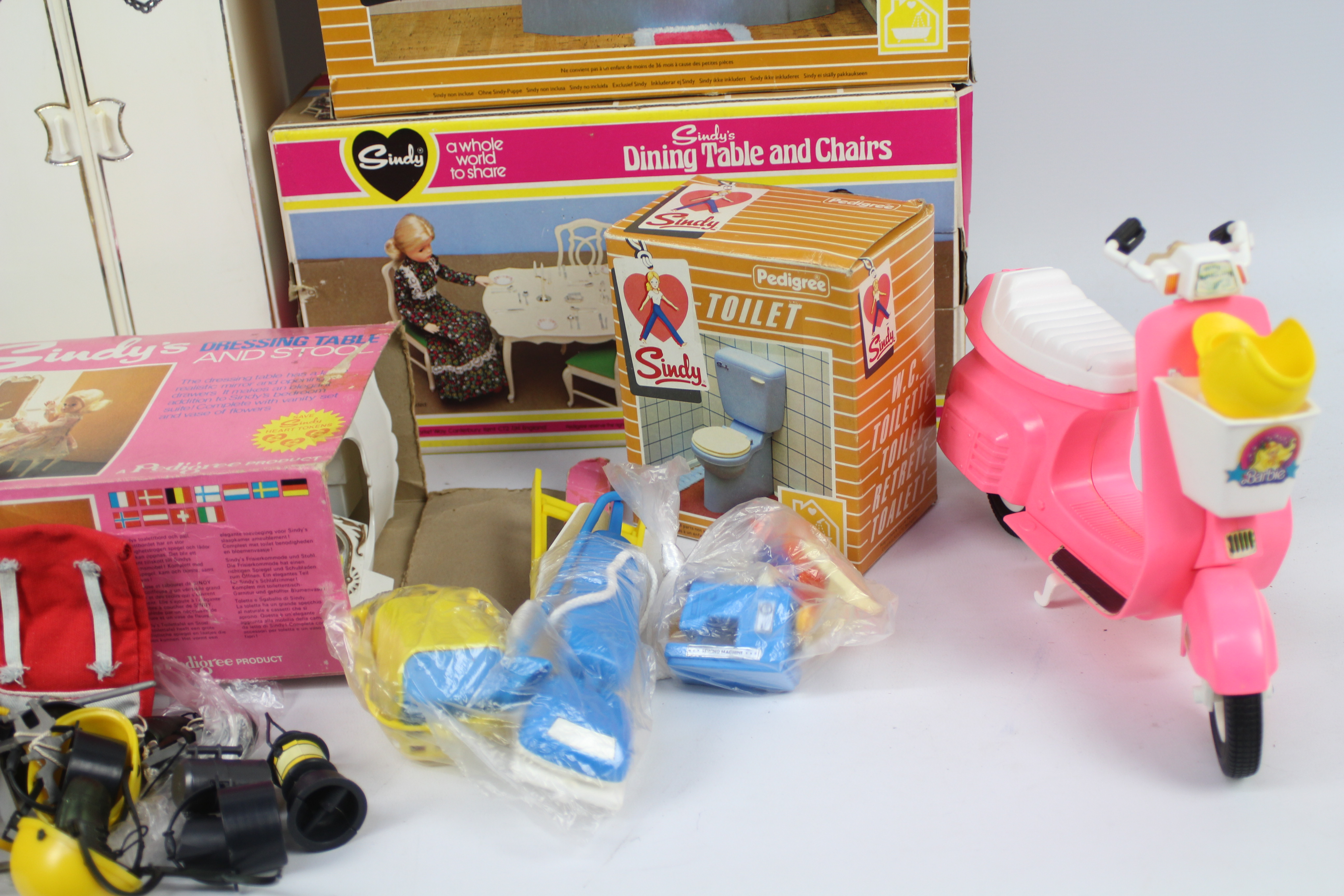 Sindy - A selection of 8 Boxed, - Image 5 of 5