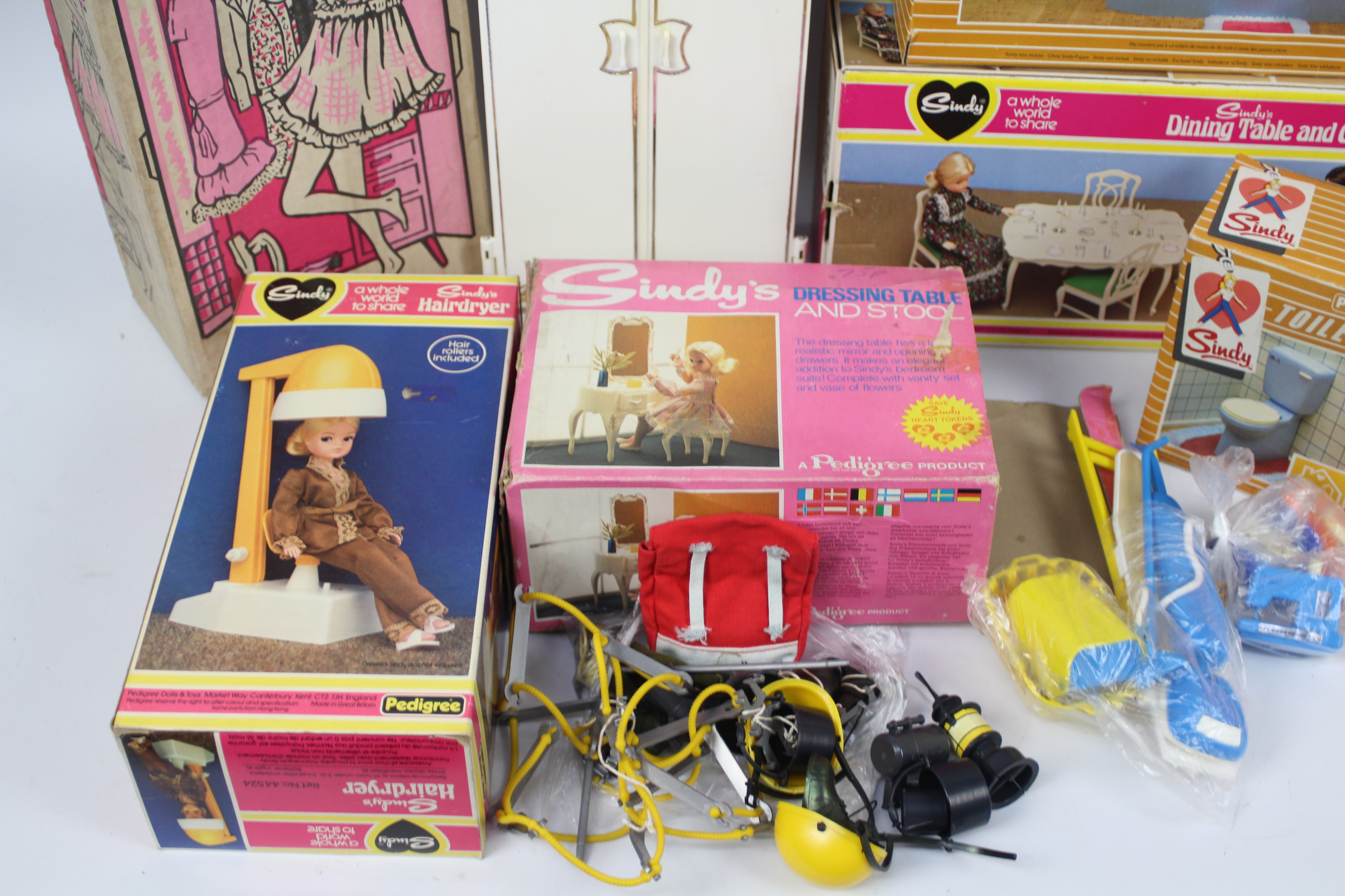 Sindy - A selection of 8 Boxed, - Image 4 of 5