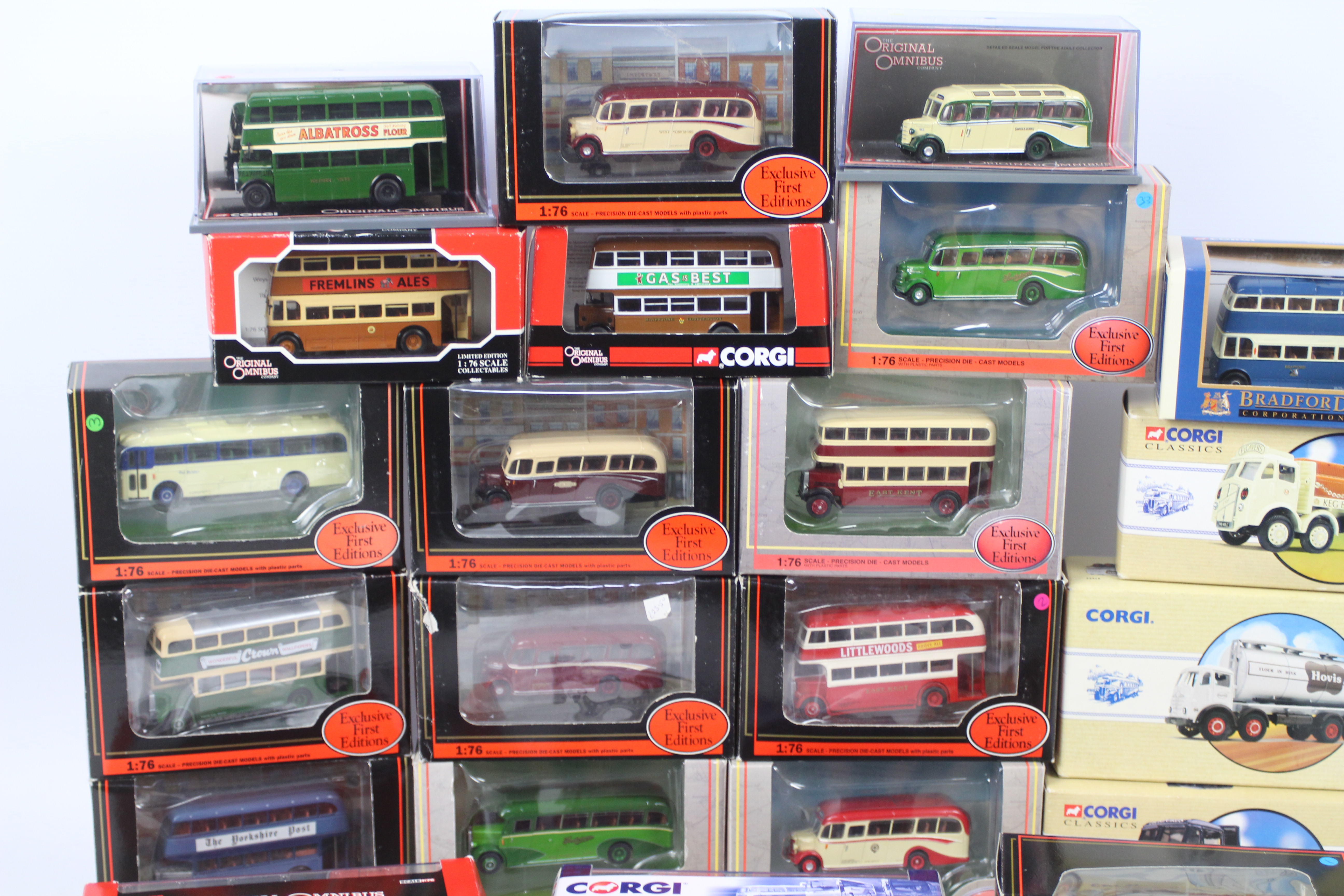 Corgi - EFE - 22 x boxed bus and truck models including Bradford Corporation Trolleybus # 40104, - Image 2 of 3