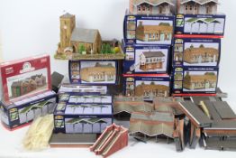 Bachmann Scenecraft - Others -A collection of OO gauge scenic buildings and accessories.