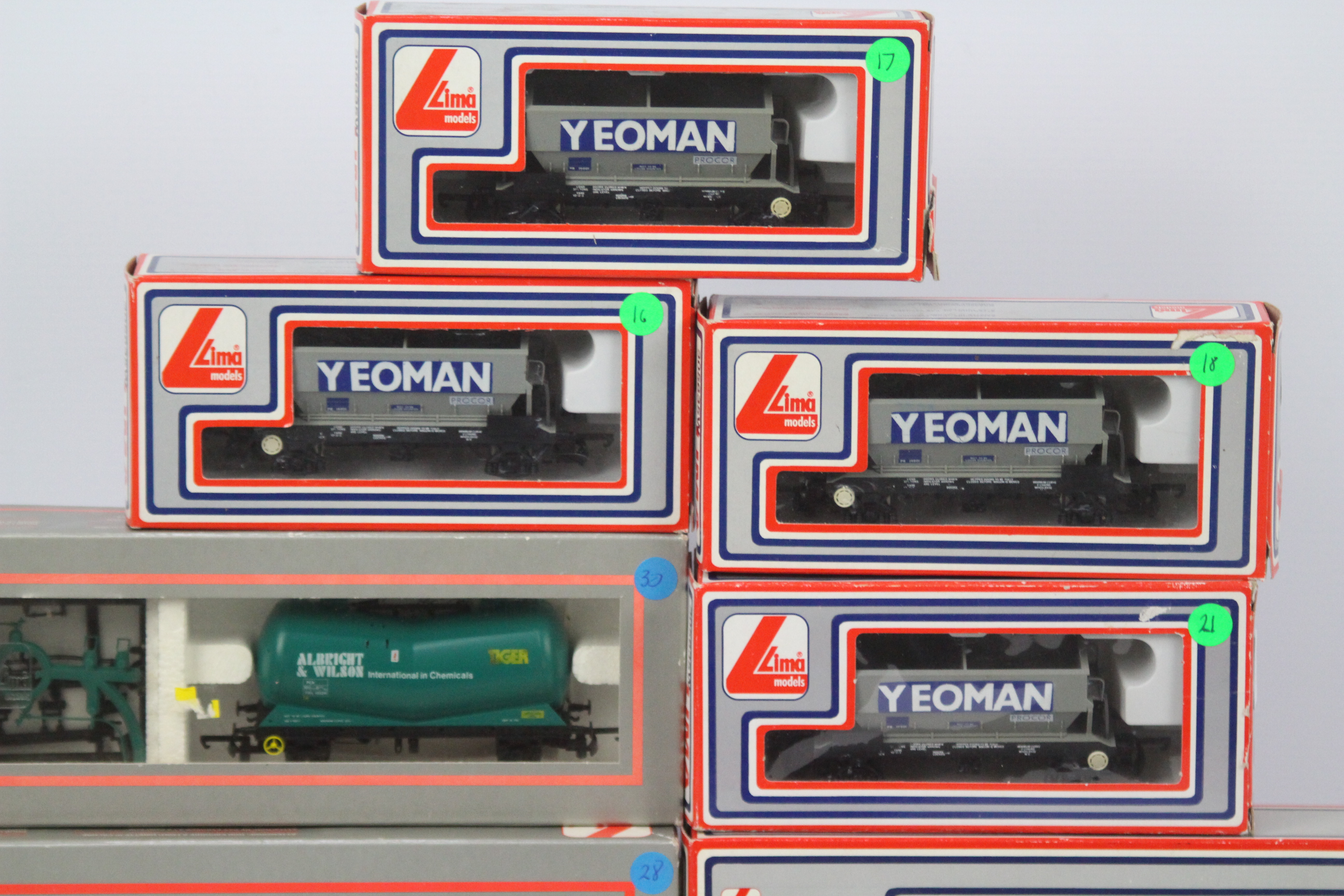 Lima - 9 x boxed OO gauge wagons, 4 x Yeoman Hopper wagons # 305635W, - Image 4 of 4