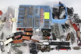 Airfix - Hornby - Bachmann - A large quantity of OO gauge loco and rolling stock used spare parts