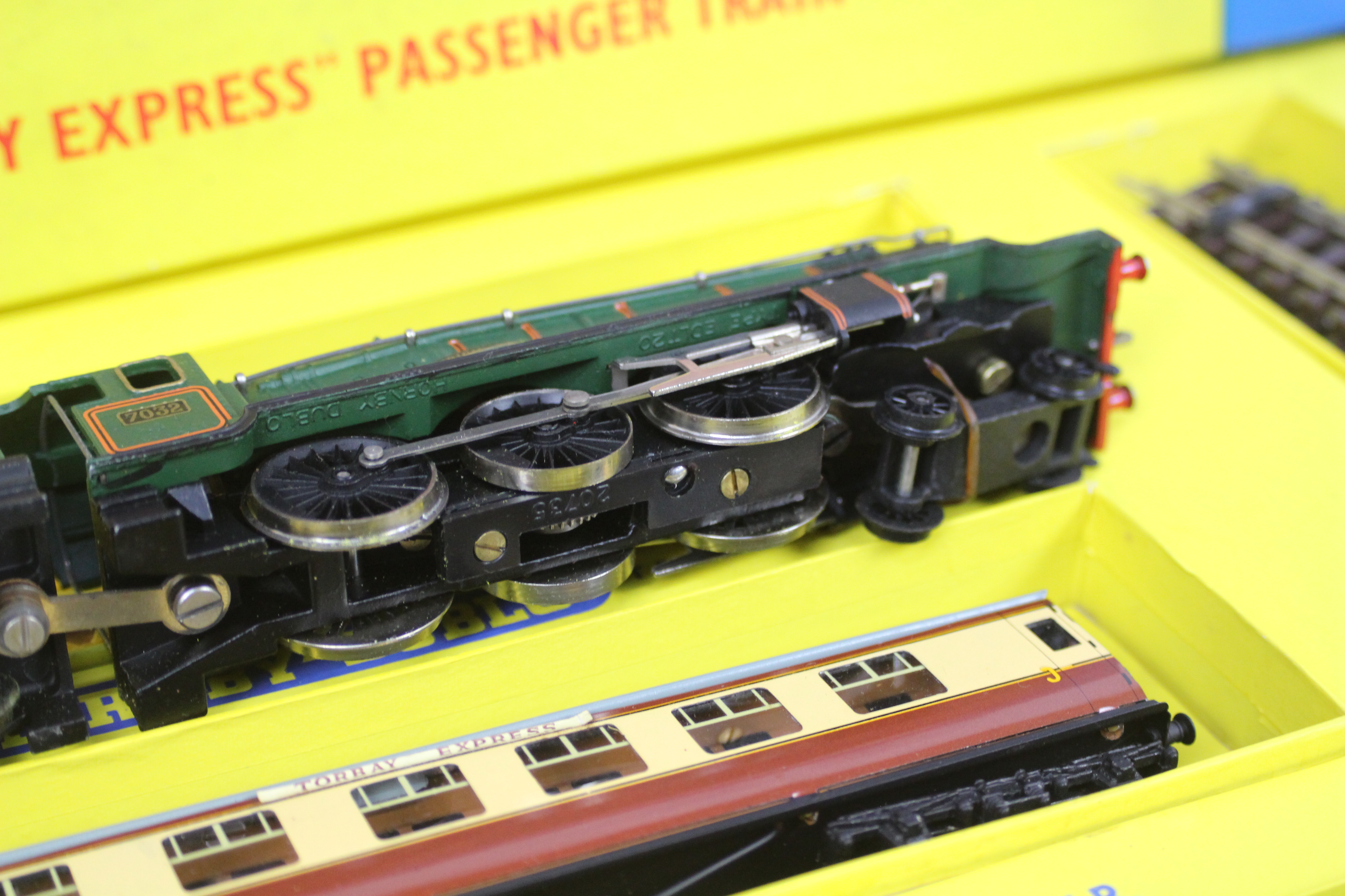 Hornby Dublo - A boxed OO gauge 2-rail electric Torbay Express Passenger Train set # 2020. - Image 5 of 8