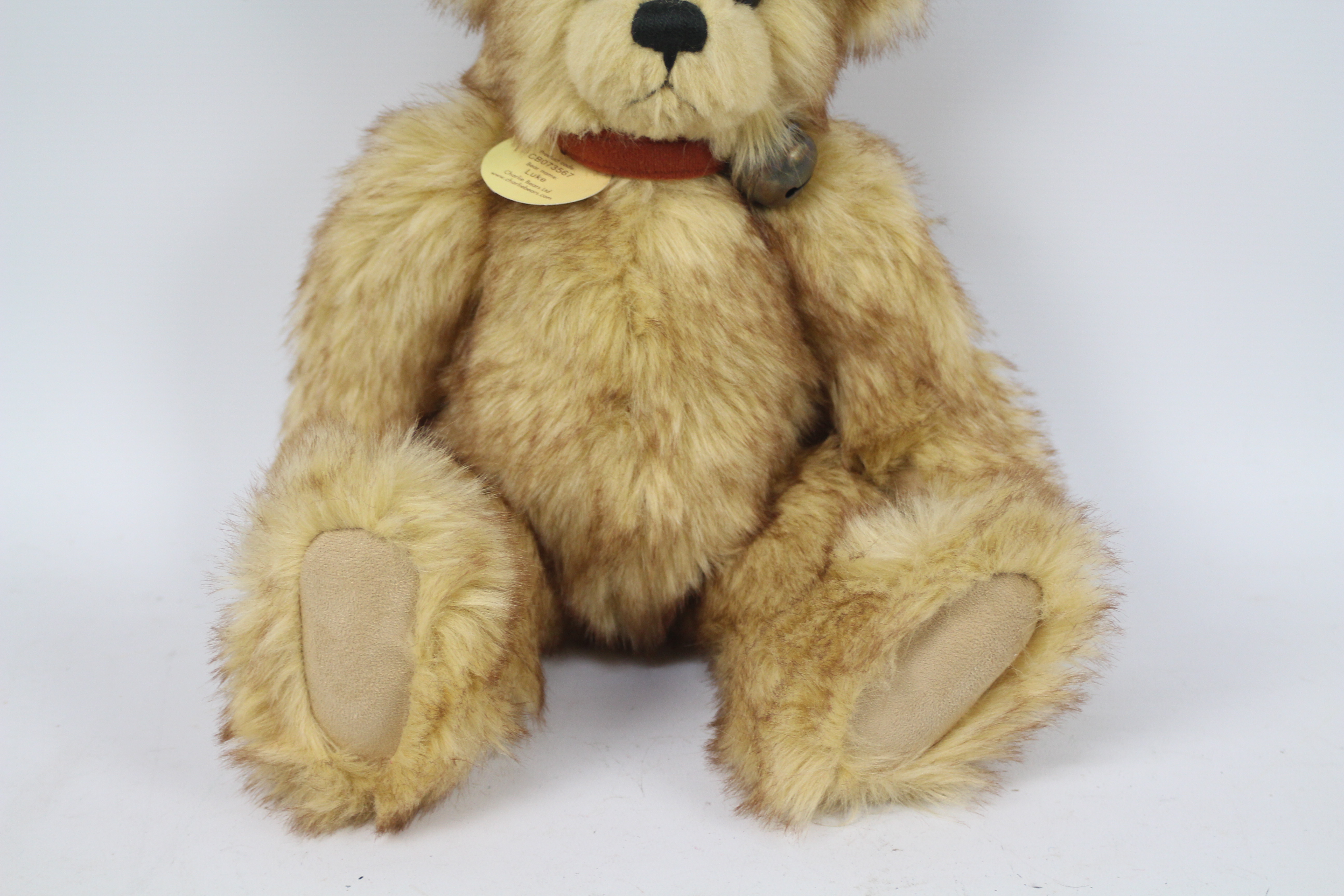 Charlie Bear - A 'Luke' Charlie Bear #CB073567 with tag attached at neck and brown/red soft collar - Image 3 of 6