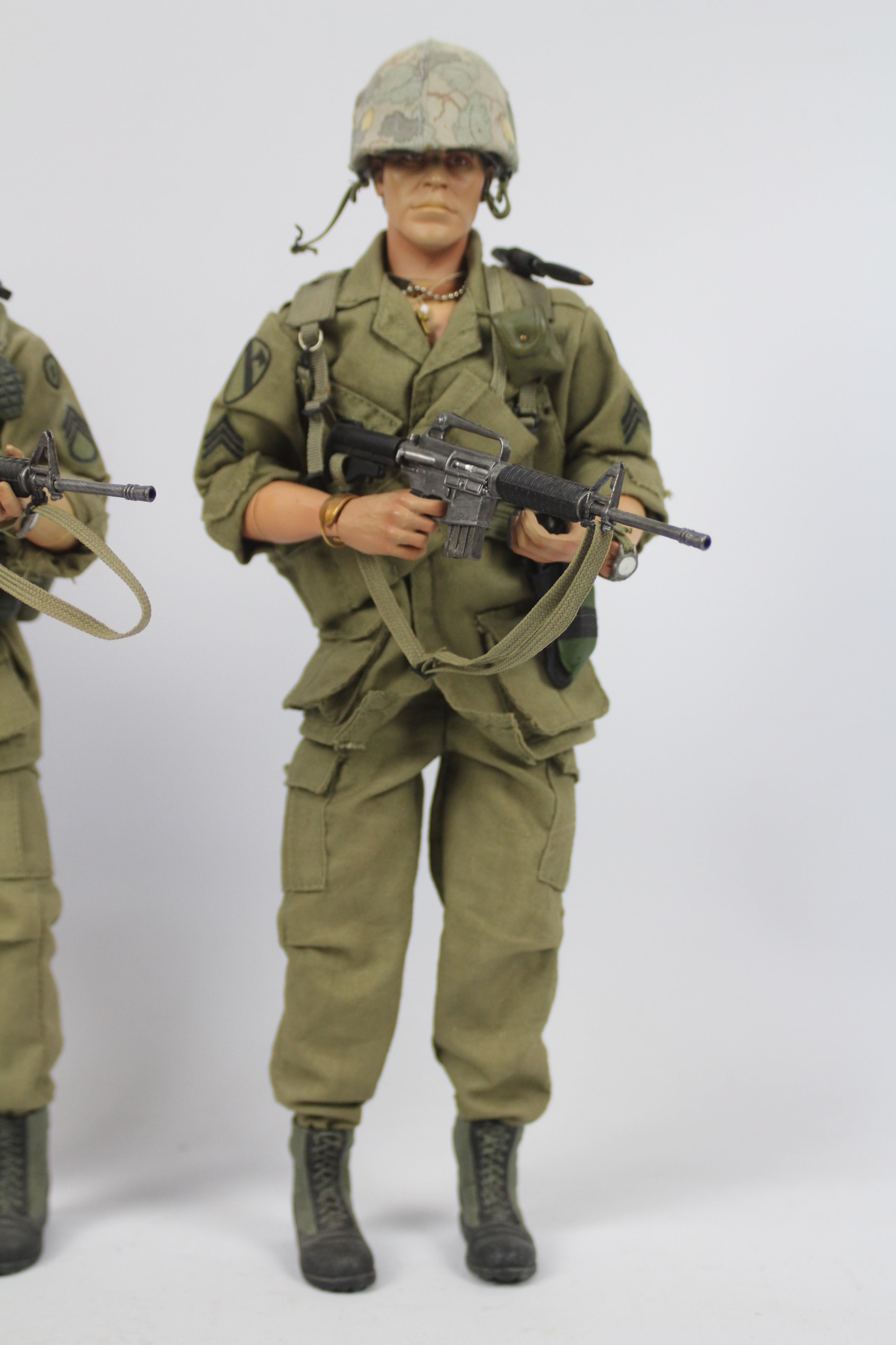 Sideshow Collectibles - Three unboxed 1:6 scale action figures from Sideshows 'Platoon' series, - Image 4 of 8