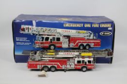 Franklin Mint - Emergency One Fire Engine in 1:32 scale,