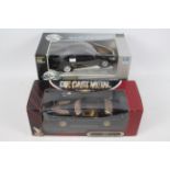 Road Signature - Universal Hobbies - 2 x boxed American cars in 1:18 scale,