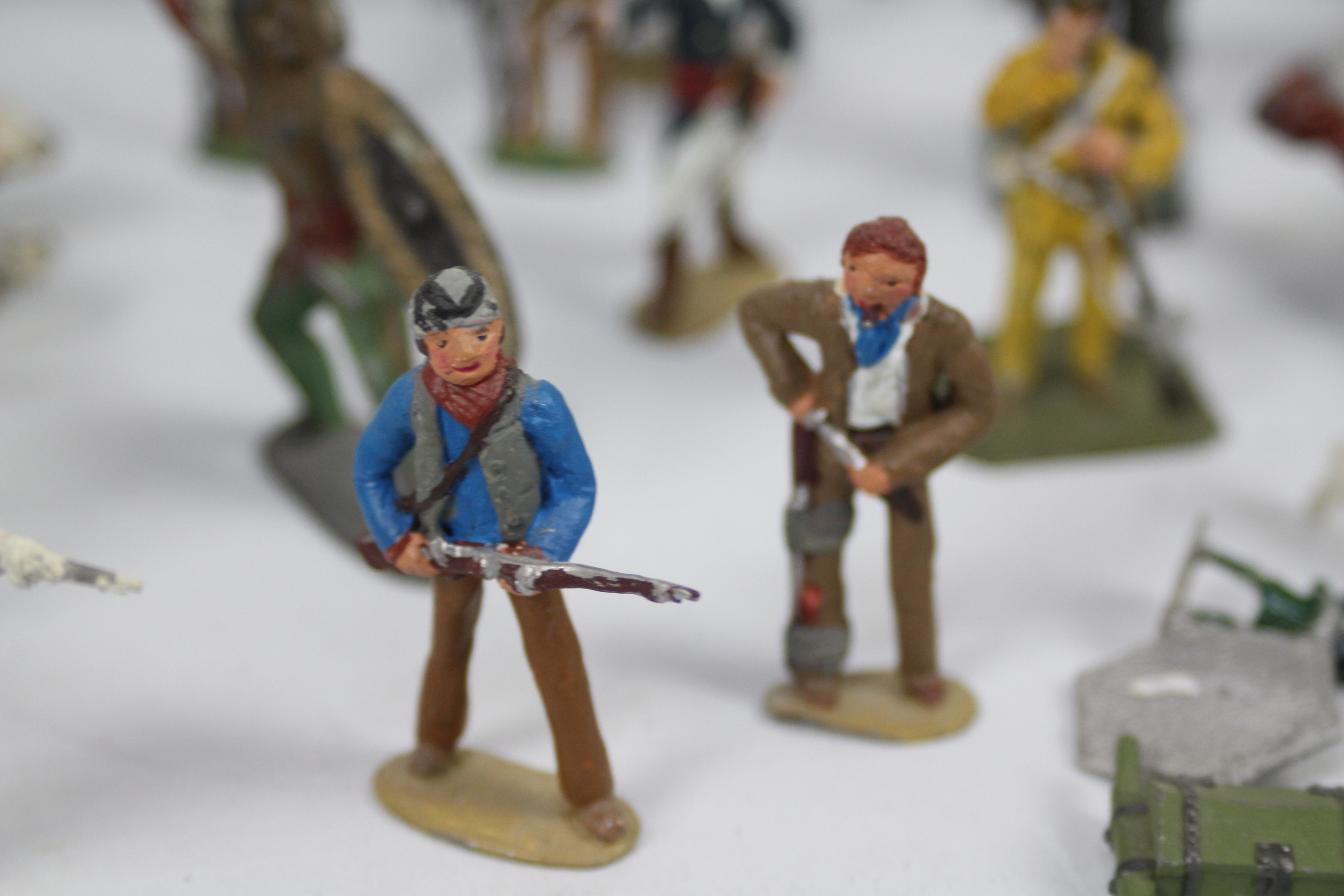 Timpo - Britains - Others - Over 30 Western themed metal figures by various manufacturers. - Image 3 of 12