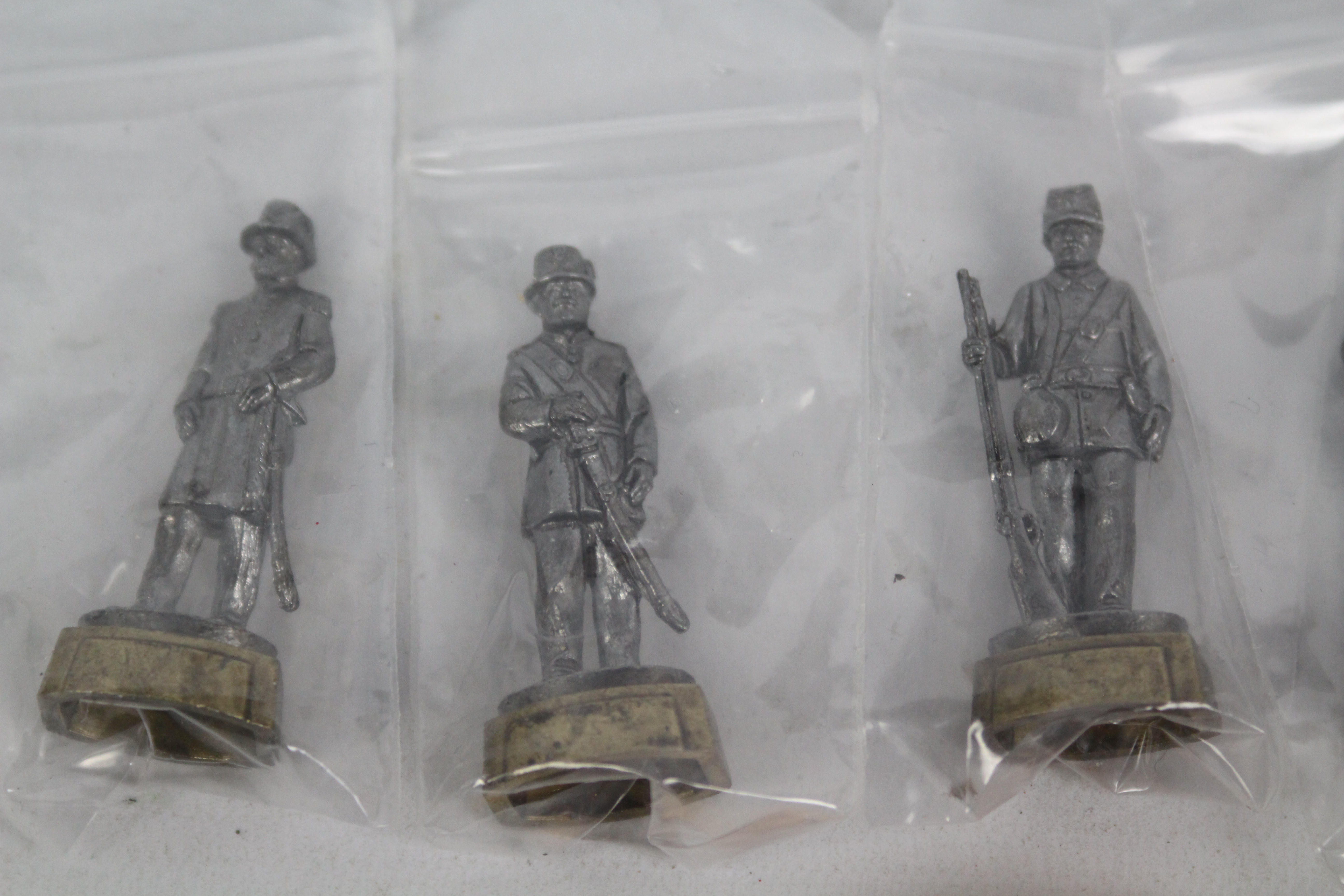 Unmarked Maker - A collection of 14 bags of zinc alloy American Civil War figures each containing - Image 8 of 8