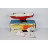 Monteleone (Italy) - A boxed plastic pond yacht by Monteleone ART 803 'Aldebaran' with red plastic
