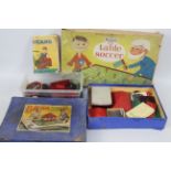 Bayko - A mixed lot of vintage toys comprising of a boxed Bayko set no.2.