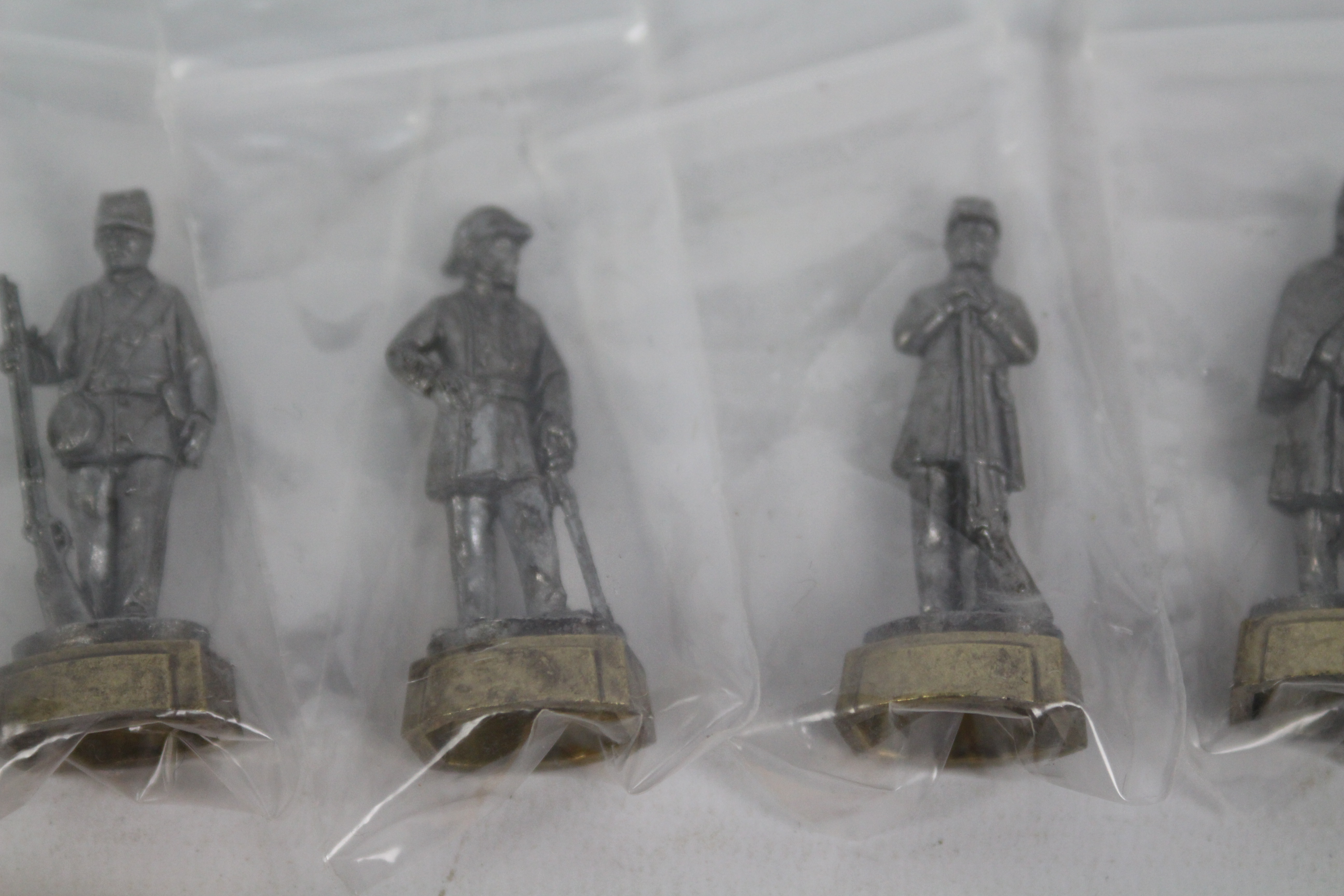 Unmarked Maker - A collection of 14 bags of zinc alloy American Civil War figures each containing - Image 7 of 8