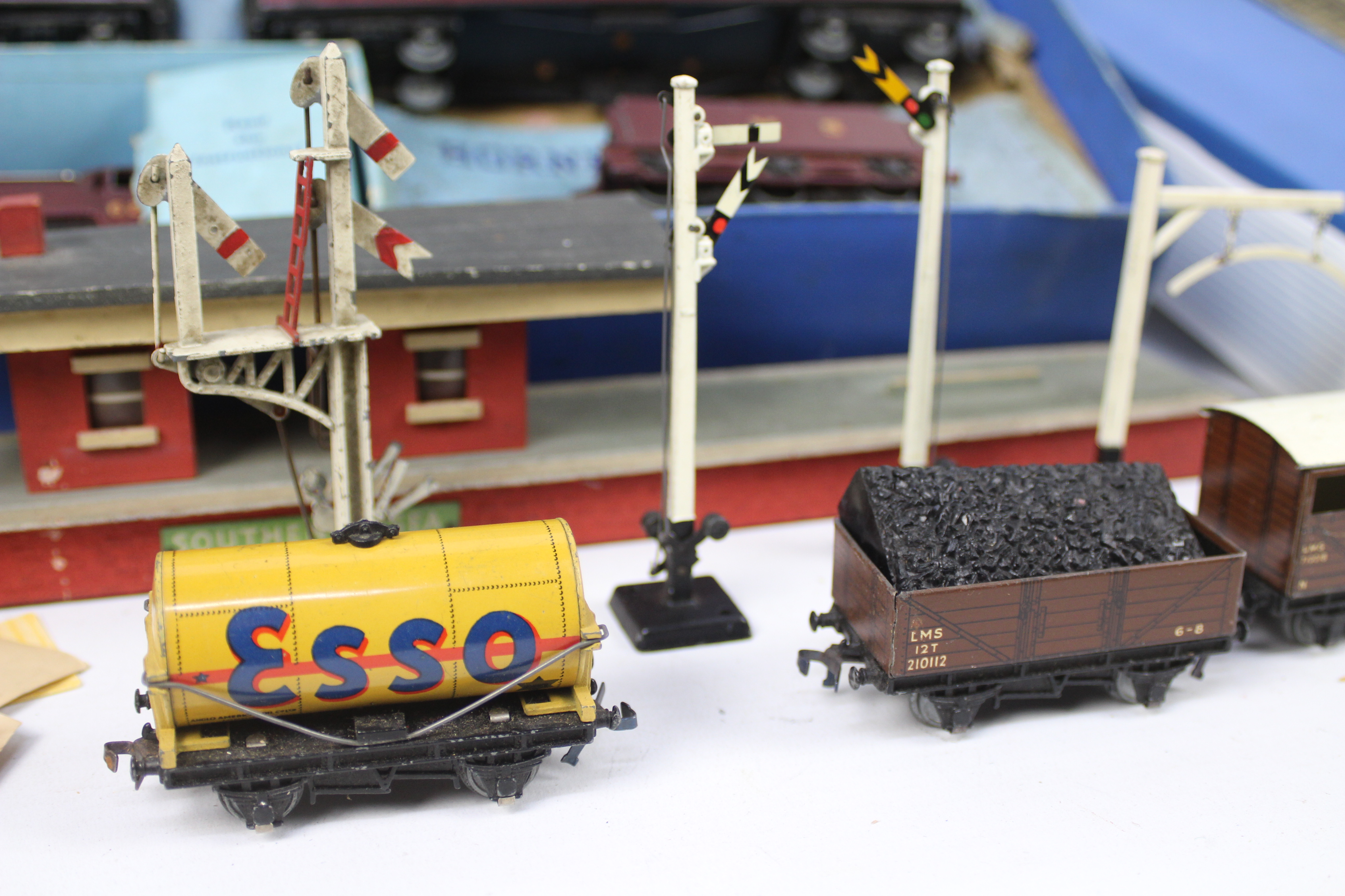 Hornby Dublo - A boxed Hornby Dublo 3 Rail EPD2 electric OO gauge LMS Passenger OO gauge Electric - Image 5 of 8