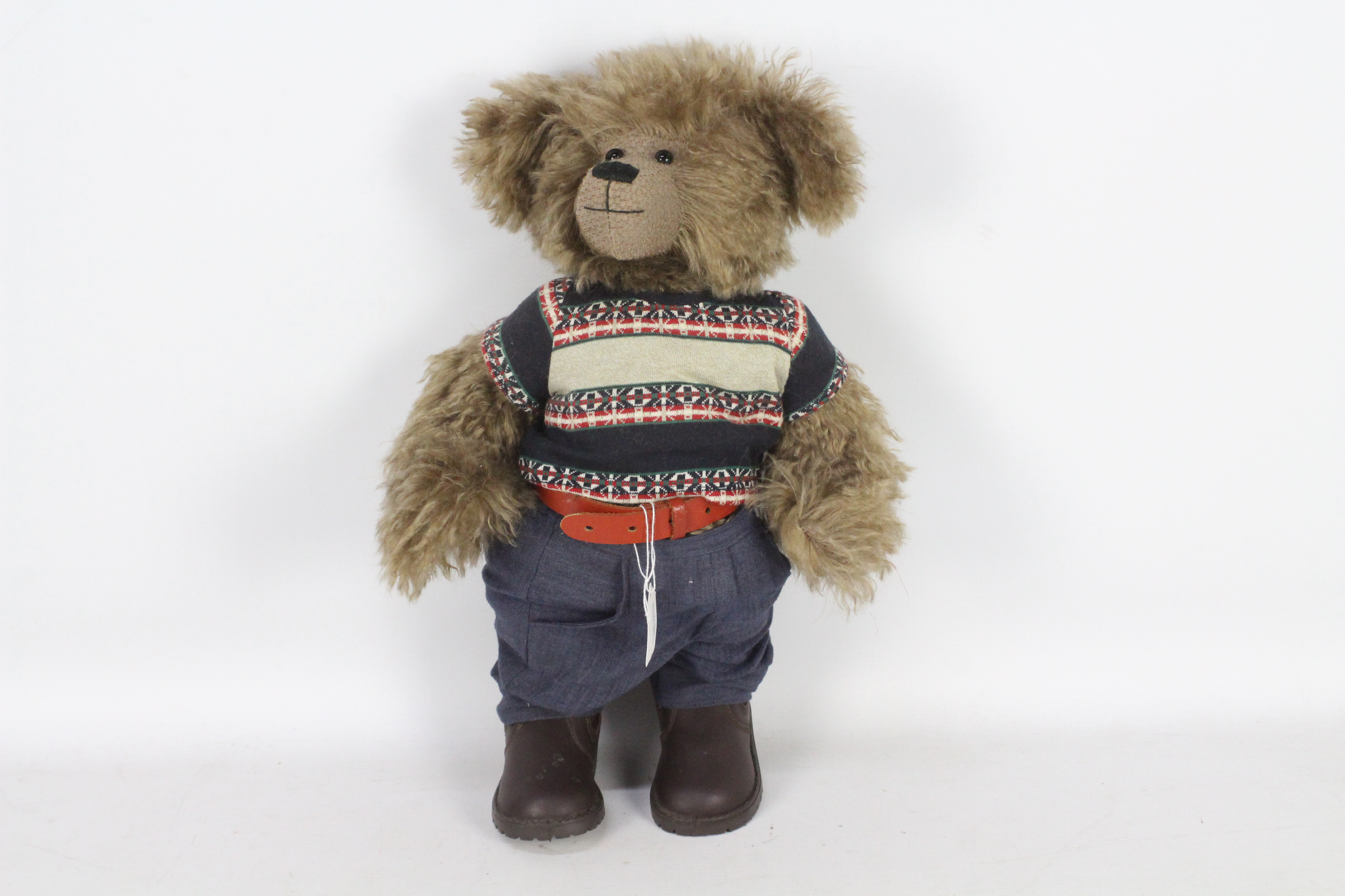 Bears by Pat Morris - A brown-coloured mohair teddy bear named 'Sebastian'. - Image 8 of 14