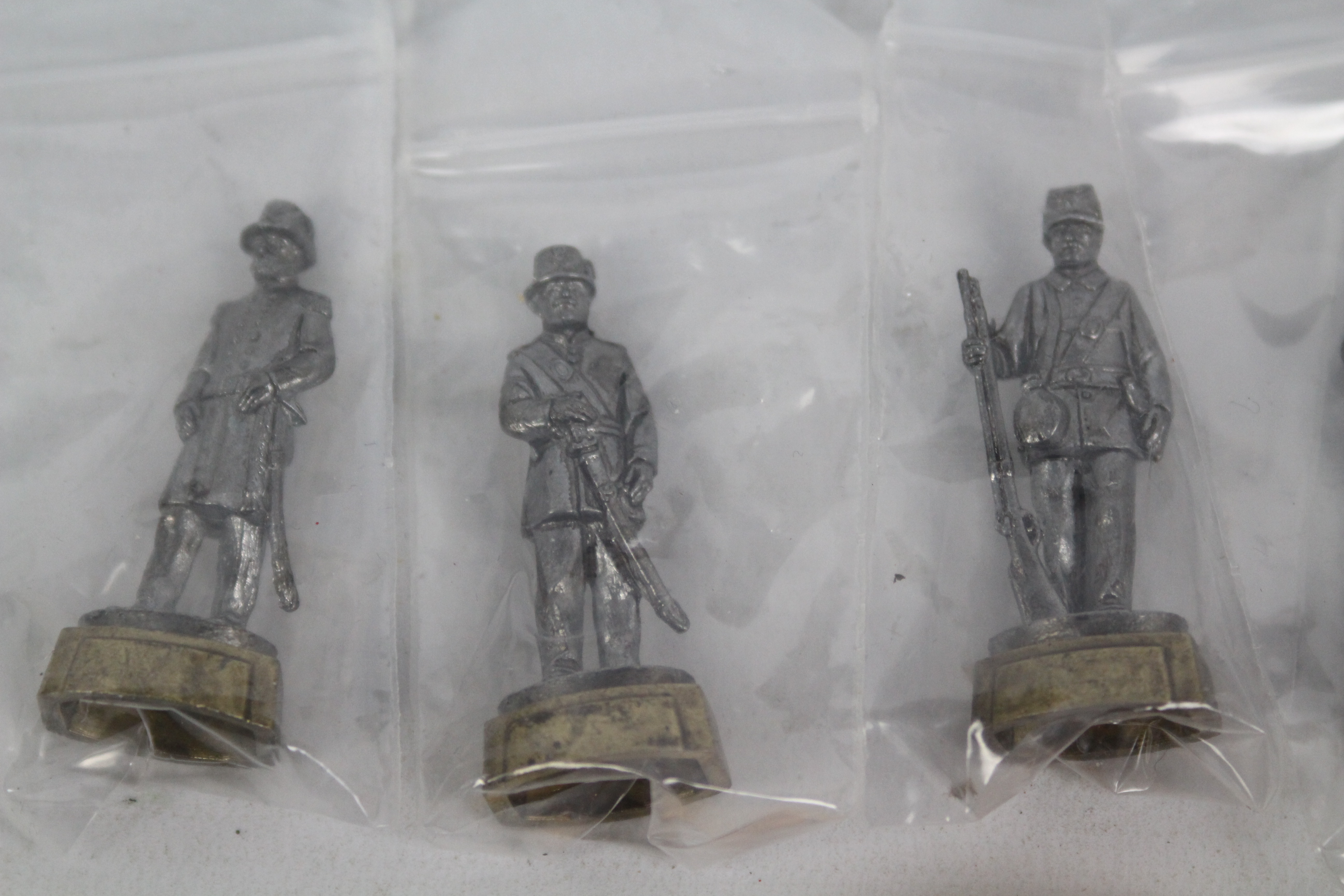 Unmarked Maker - A collection of 14 bags of zinc alloy American Civil War figures each containing - Image 3 of 8